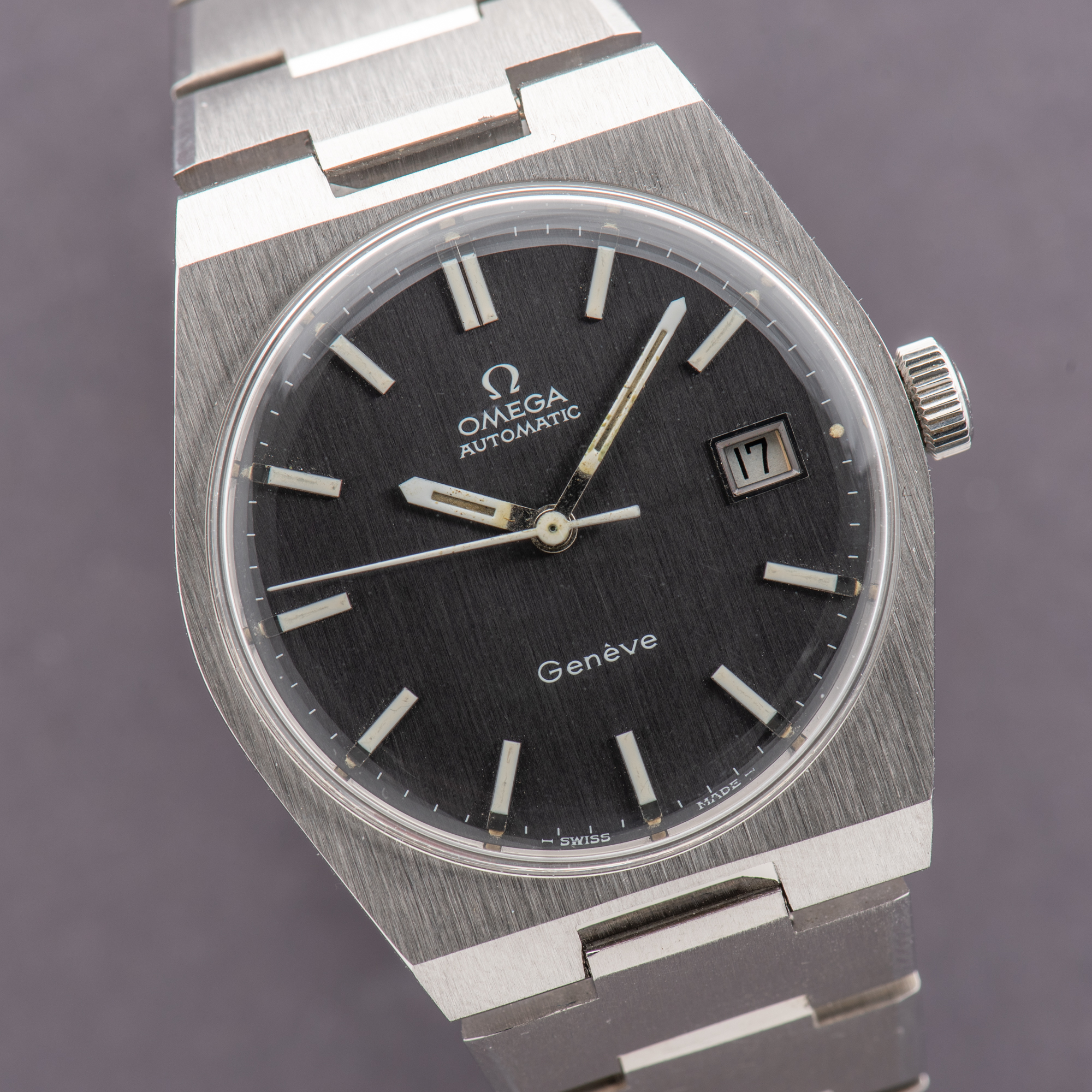 View of Omega Genève Automatic Date Grey Dial from 1972 Ref 166.099