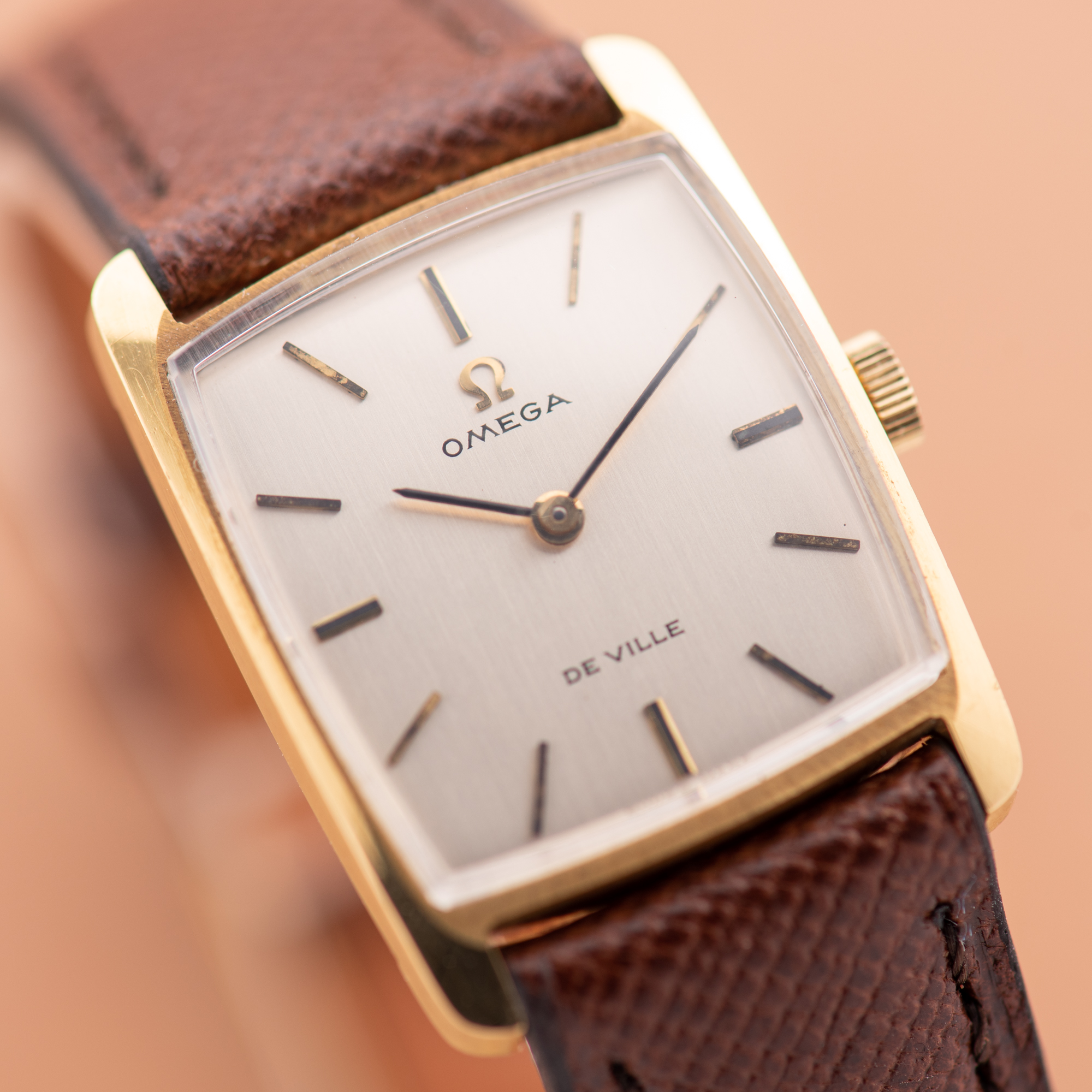 Zicht op Omega De Ville NOS 18K vanaf 1969 Ref 511,25