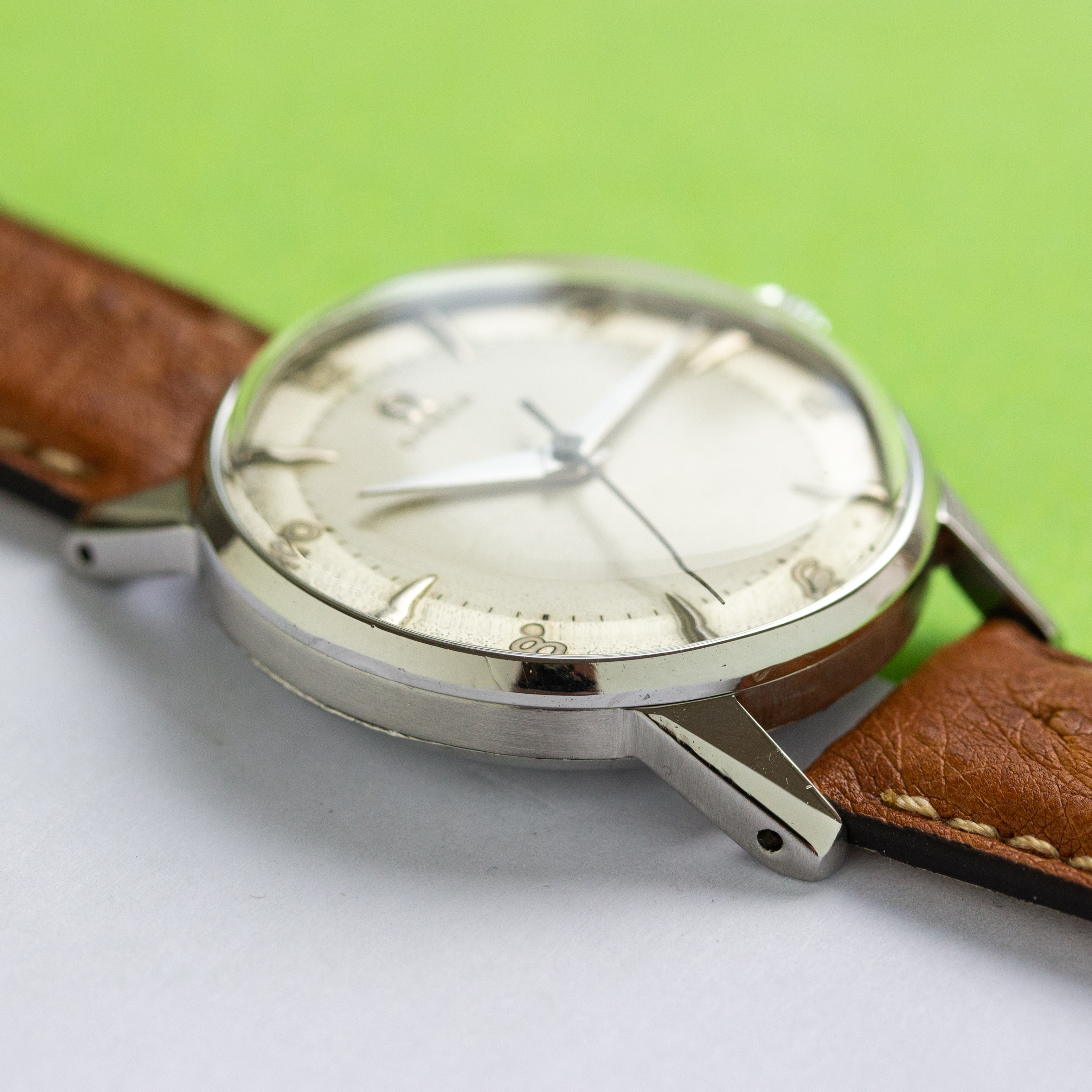 Vue de Omega Dress Watch Centre Seconds Two Tone Dial réf 2496