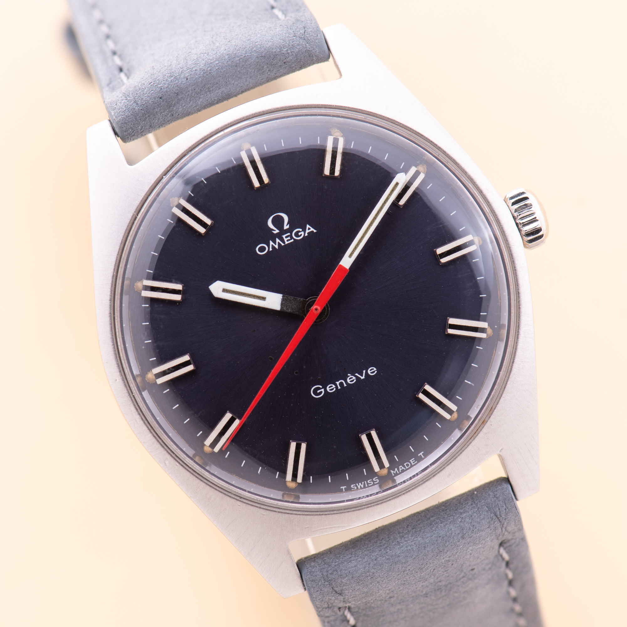 Zicht op Omega Genève blue dial Ultraman’ Réf 135.041