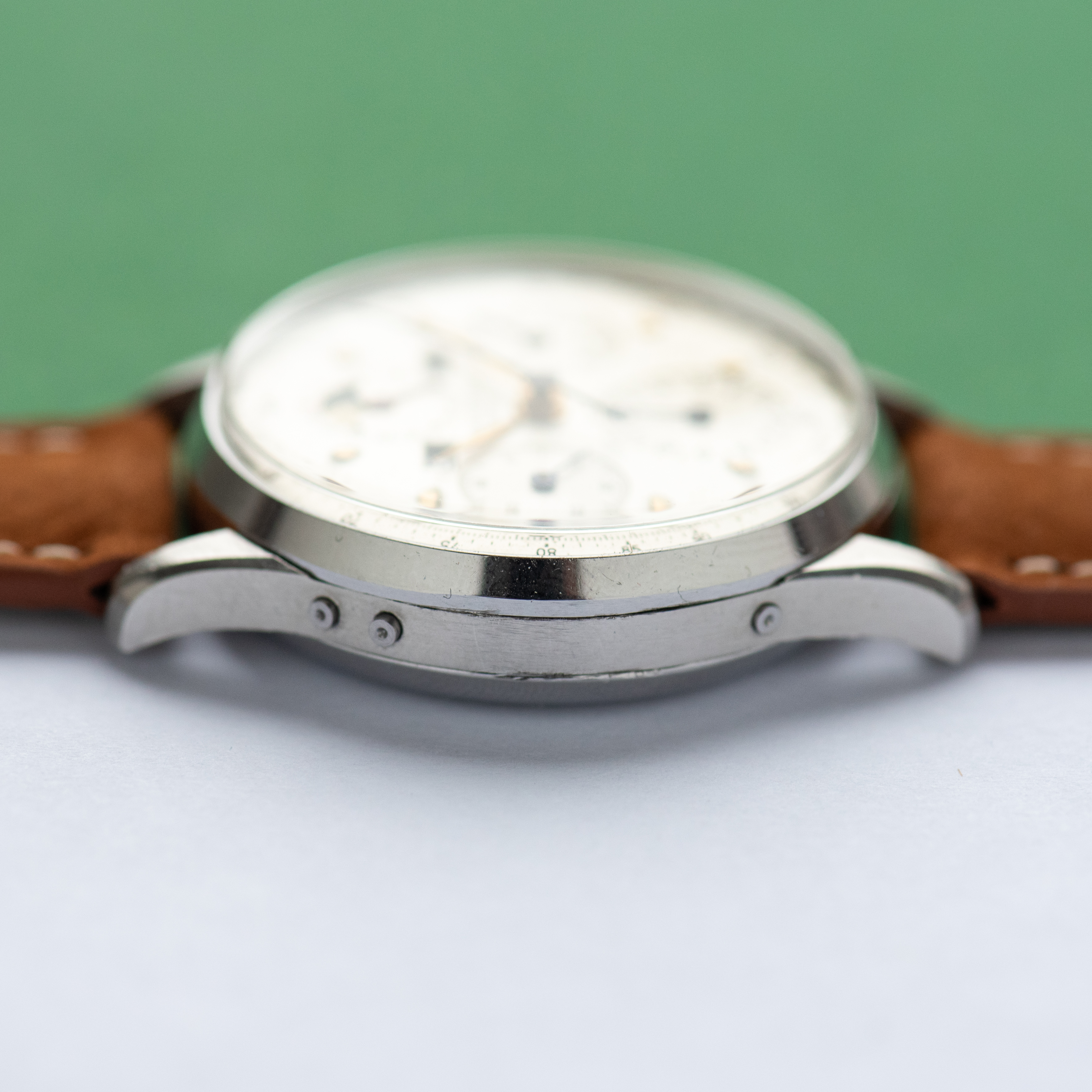 Vue de Universal Genève Tricompax Steel Chronograph Full Annual Calendar Moonphase 1946