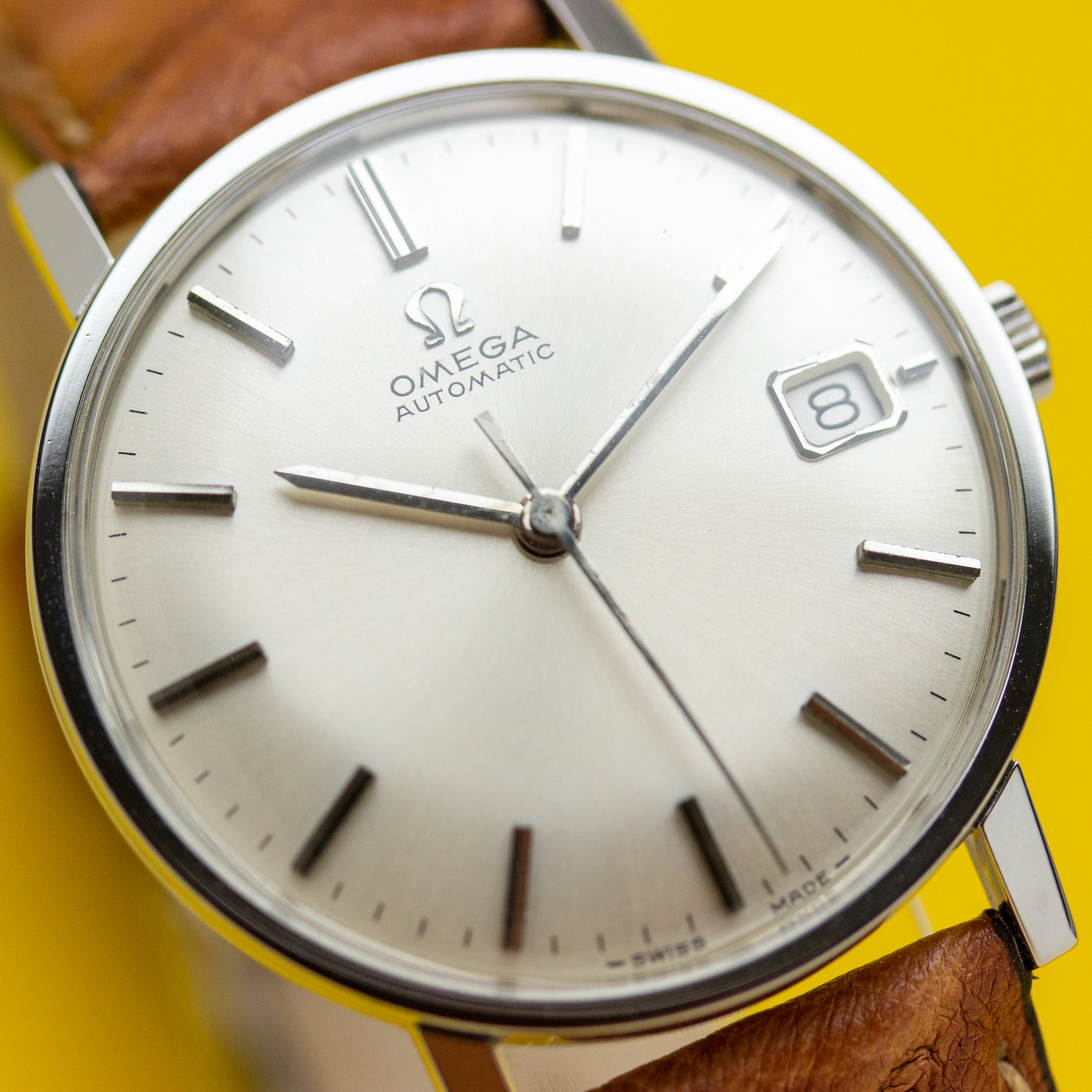 Vue de Omega Automatic Date Dress réf 162.009 From 1965