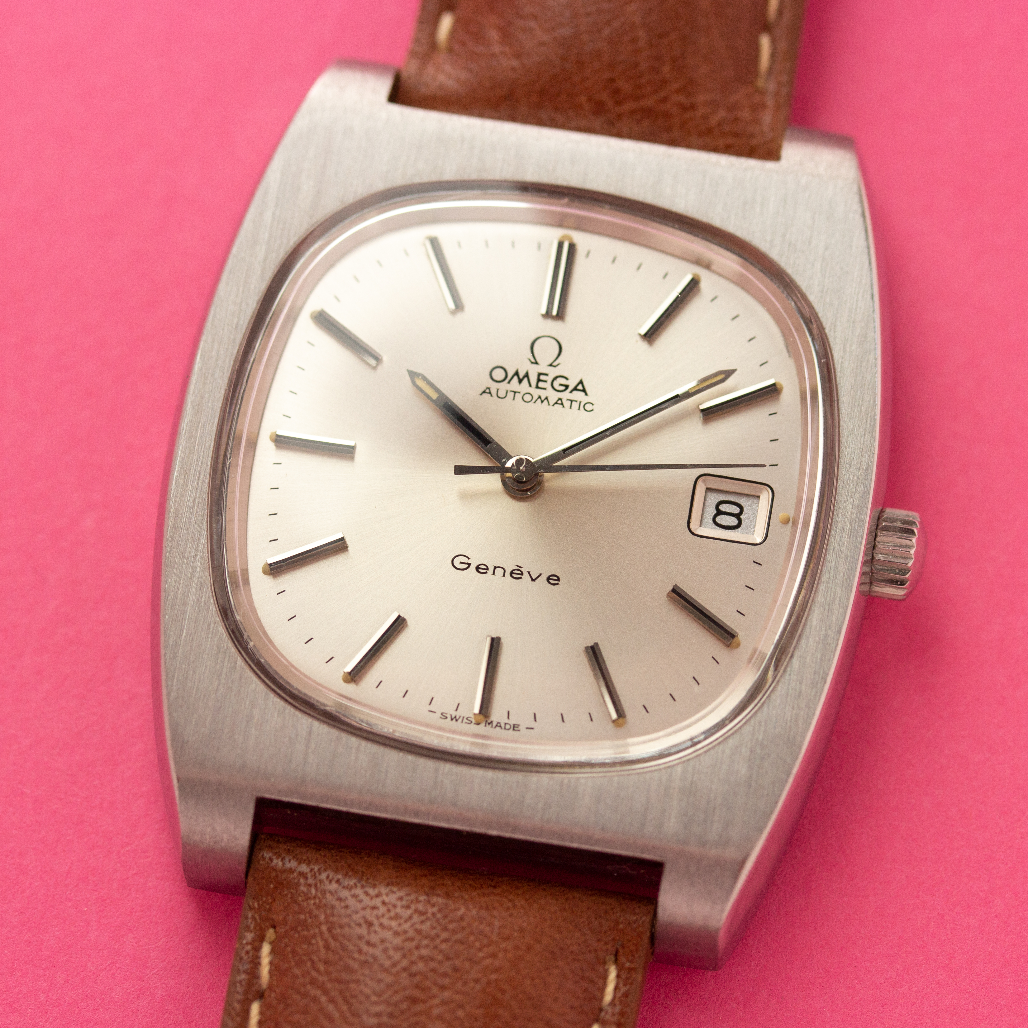Vue de Omega Genève Automatic Date Square TV réf 166.0190 Year 1973