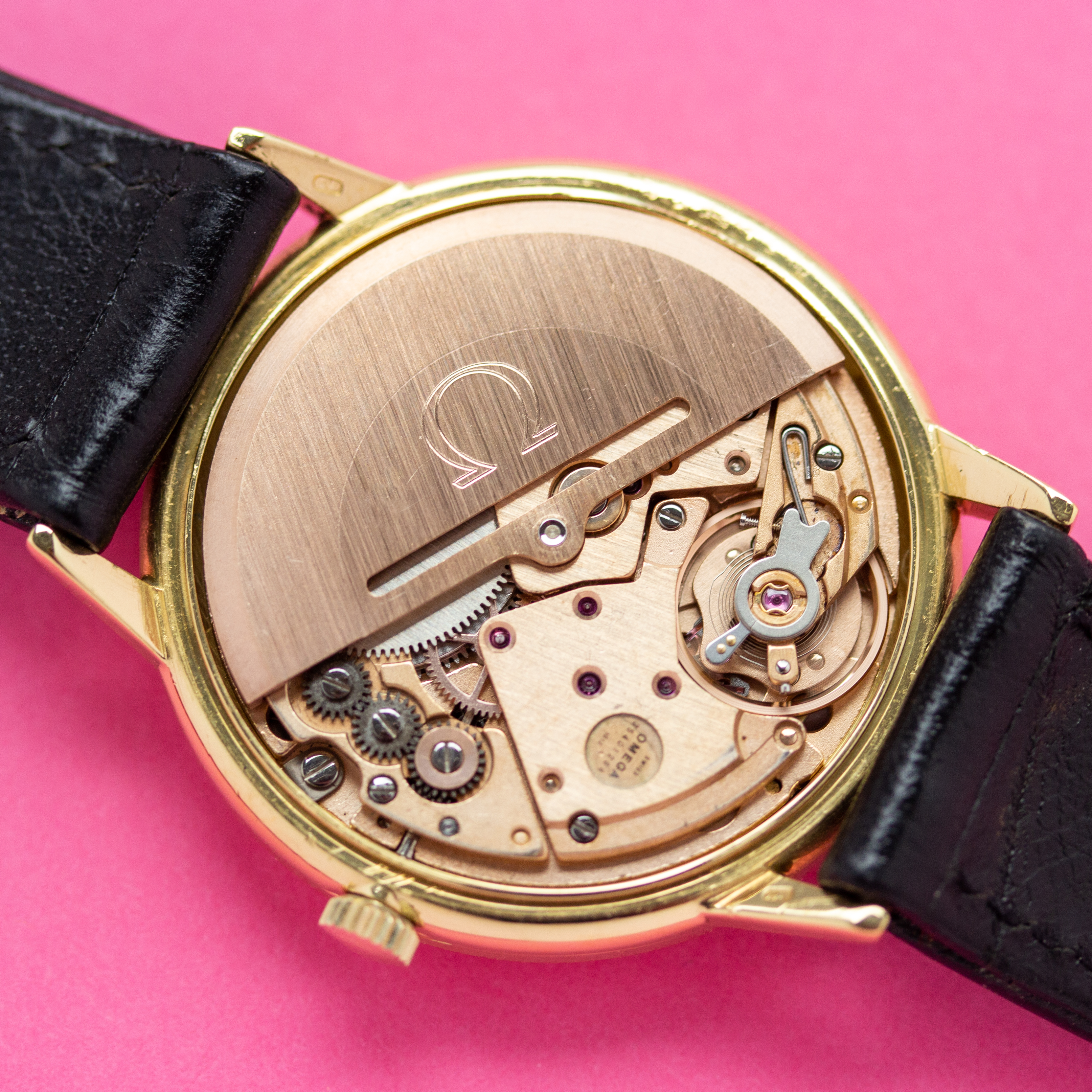 Vue de Omega Genève Automatic Or 18K réf 162.057
