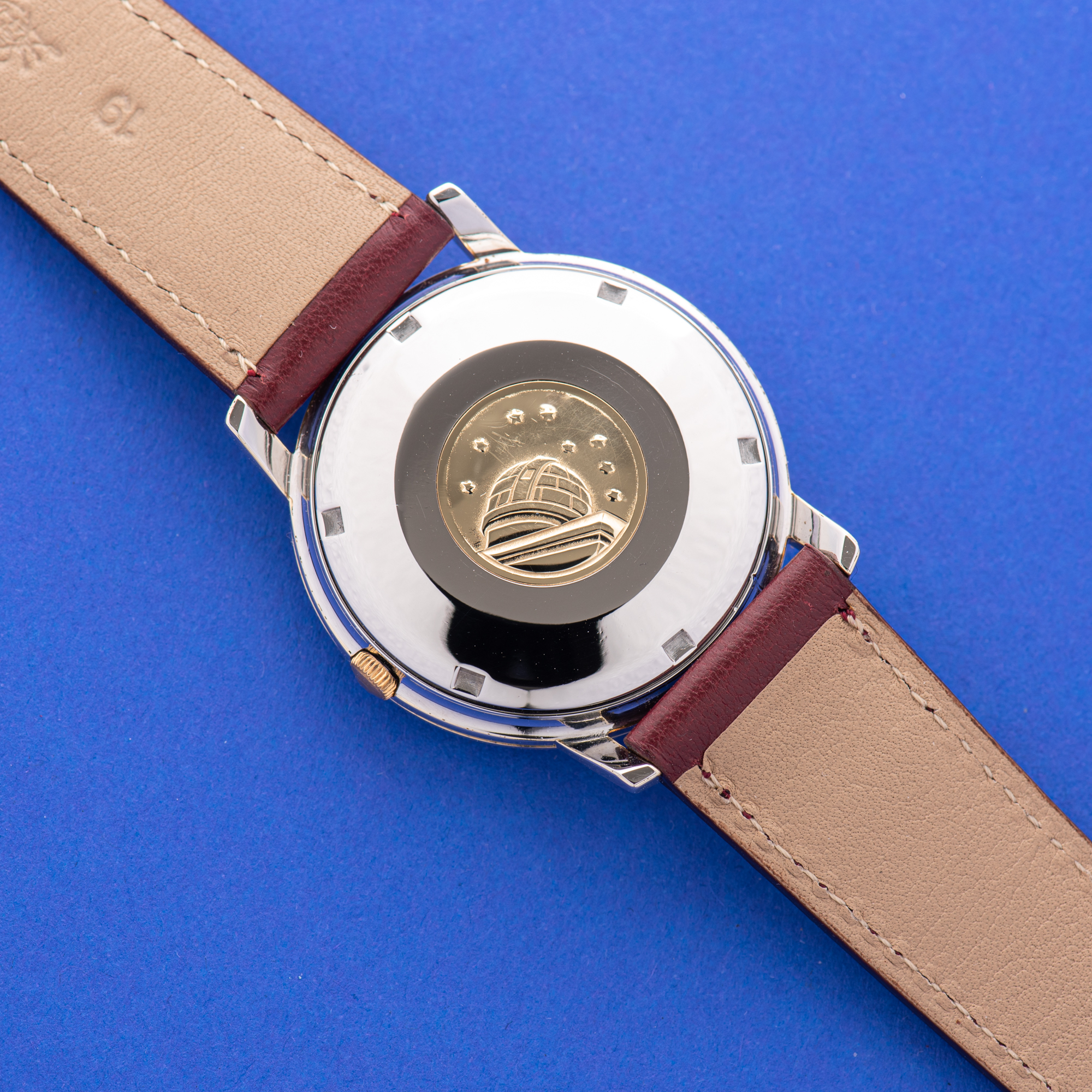 Zicht op Omega Constellation Automatic Hidden Crown from 1966 Réf 168.010