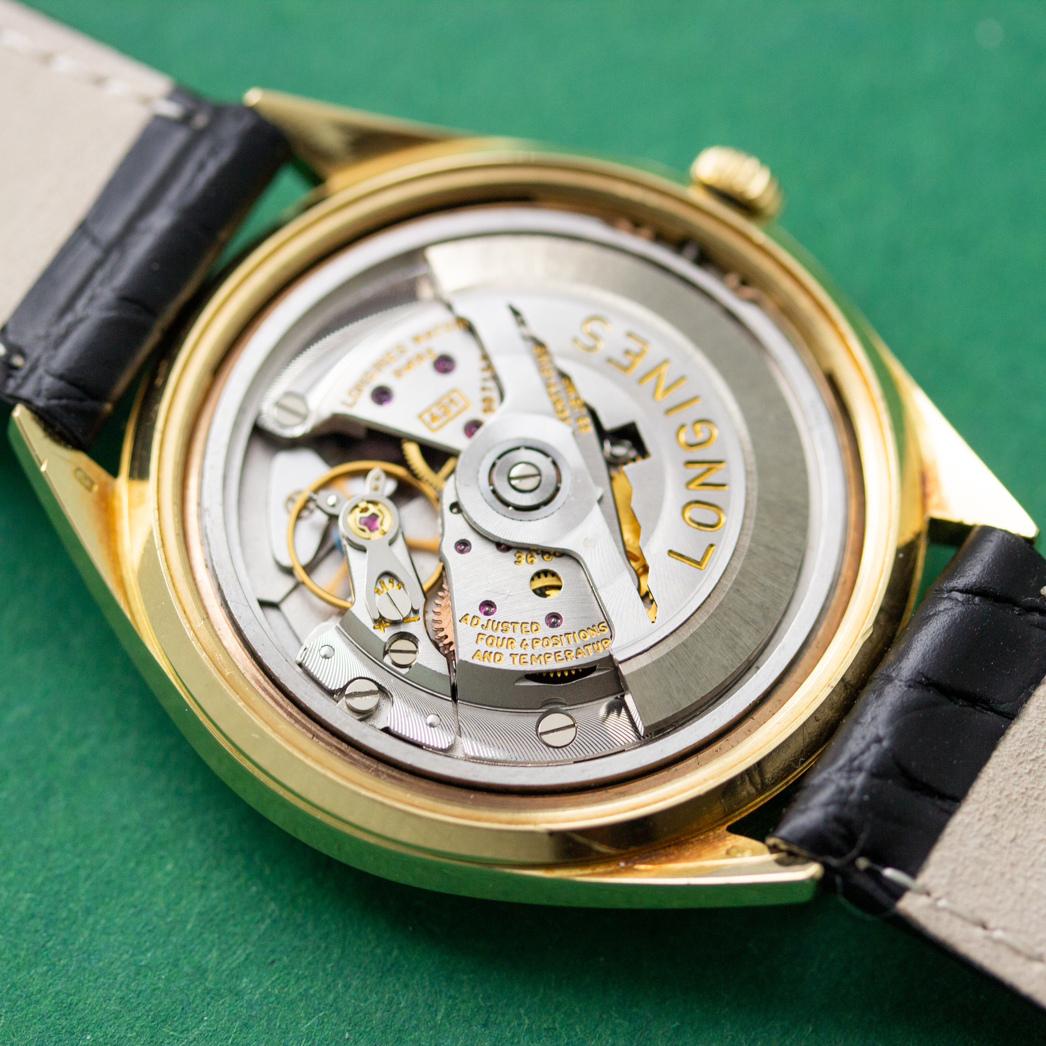 View of Longines Ultra Chron Chronometer réf 7950 Crosshair dial Solid Yellow Gold 18k