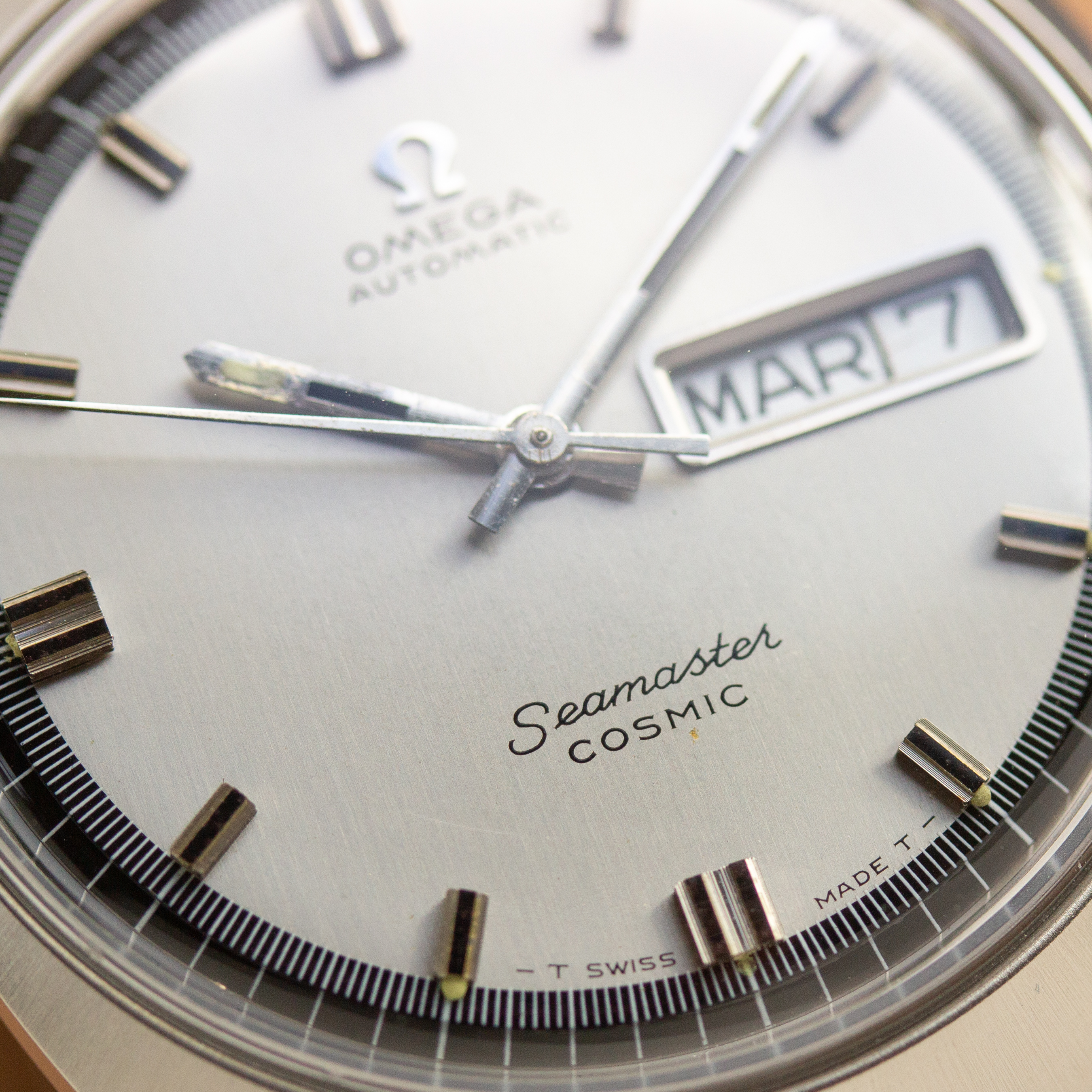 Vue de Omega Seamaster Cosmic Day Date Automatic Réf 166.035