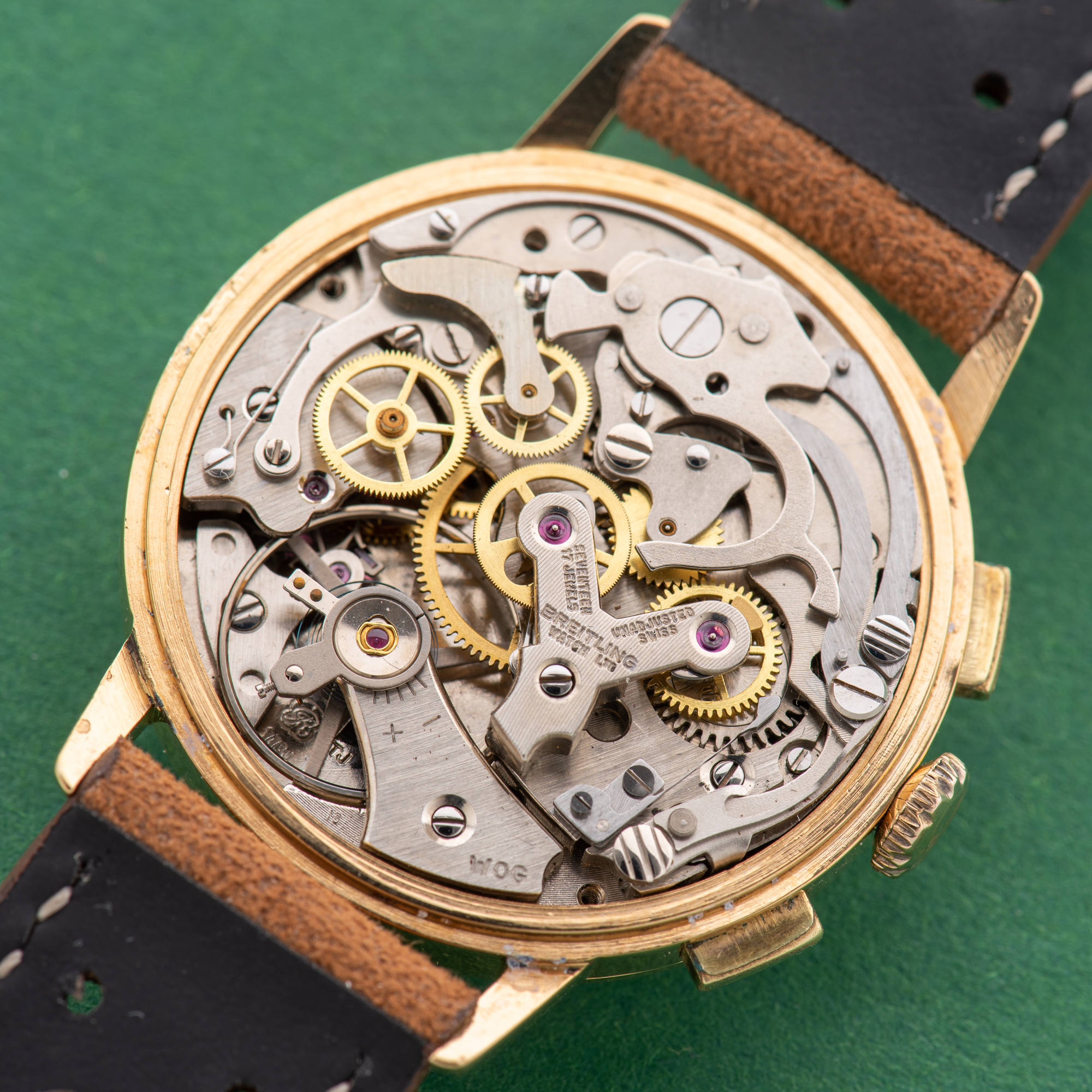 Zicht op Breitling Top Time Panda Chronograph Valjoux 7730 Ref 2003