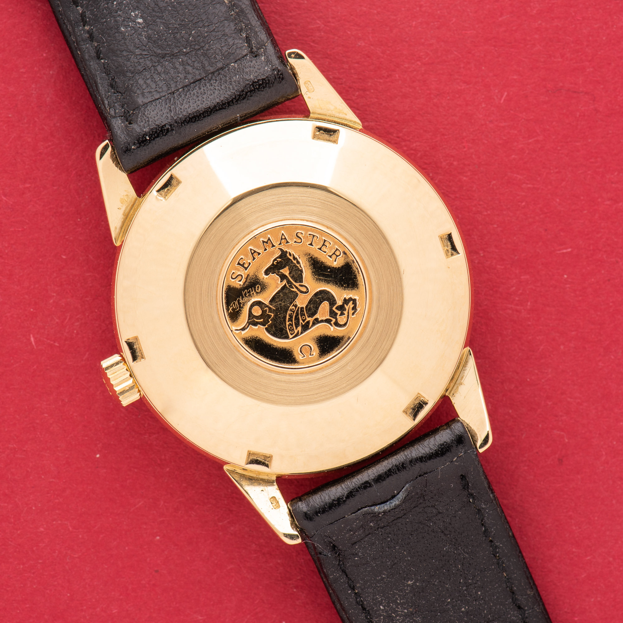 Vue de Omega Seamaster Automatic 18K Yellow Gold Onyx Index from 1959 Réf 14704