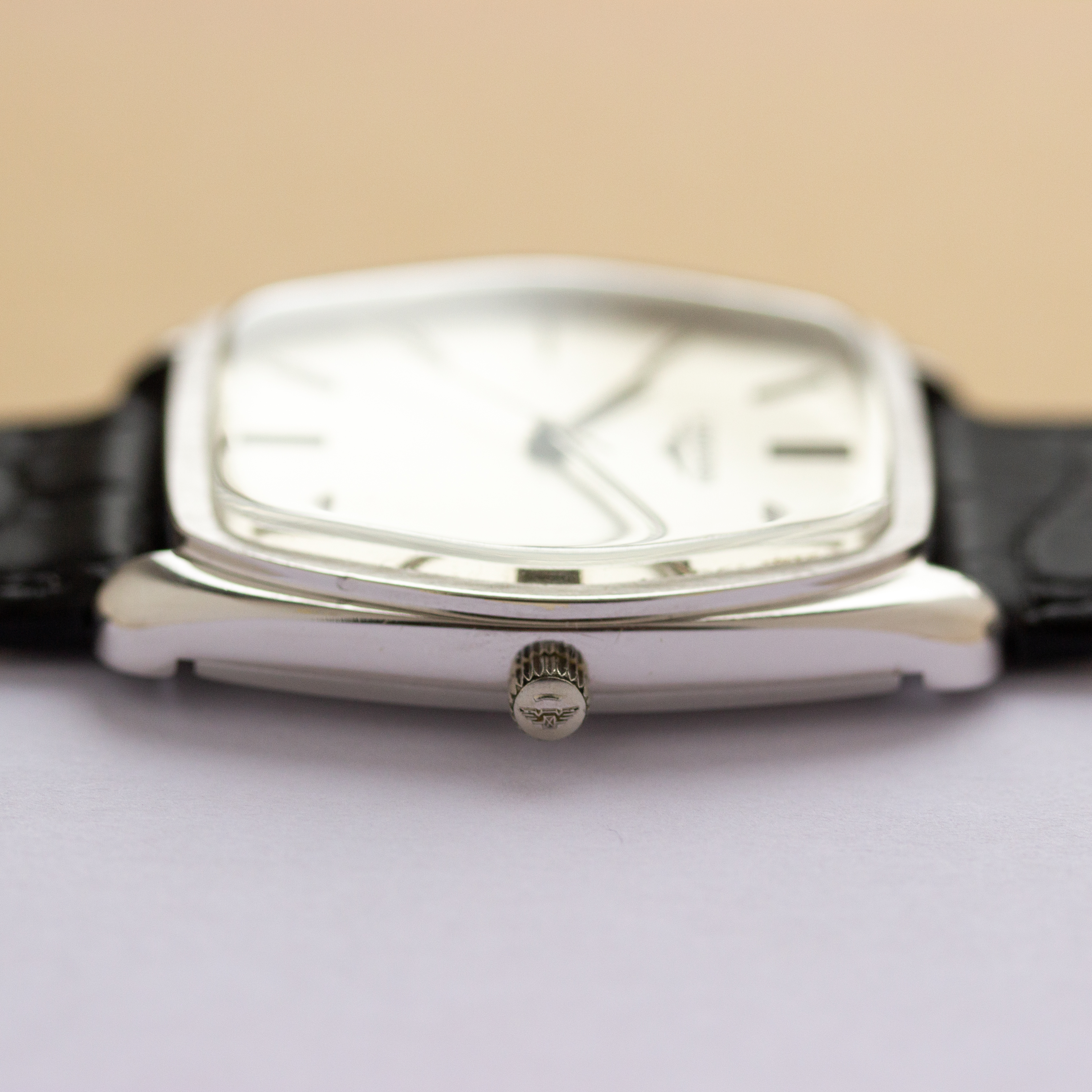 Zicht op Longines Hexagon Datum Dress Centre Seconds Ref 866 1062 2 cal 6952