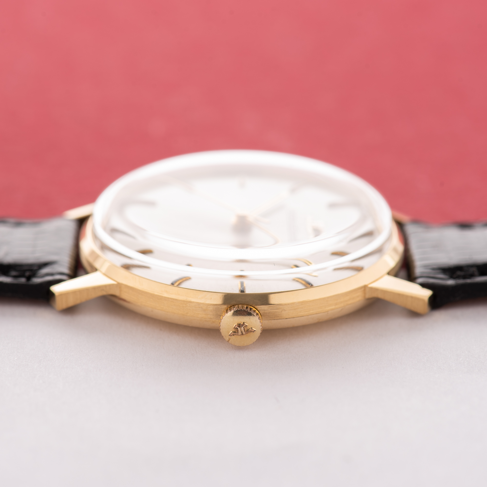 View of Jaeger LeCoultre Dress Watch Gold 18K Full Set from 1967 cal K885 Réf 21007