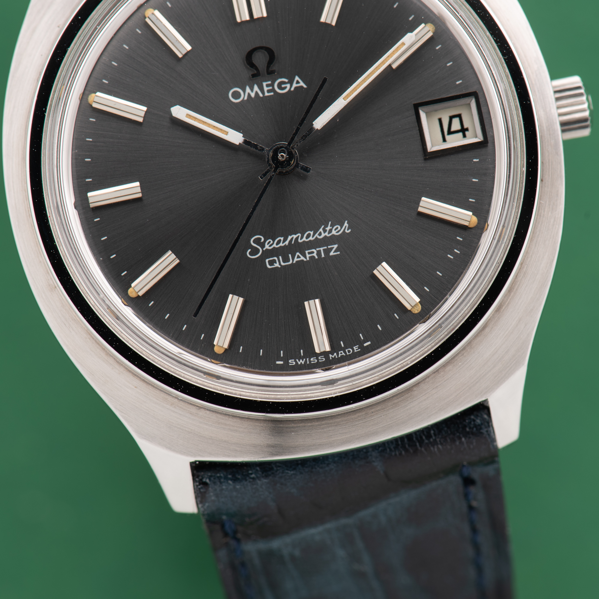 Vue de Omega Seamaster Quartz Date Grey Dial Réf 196.0072