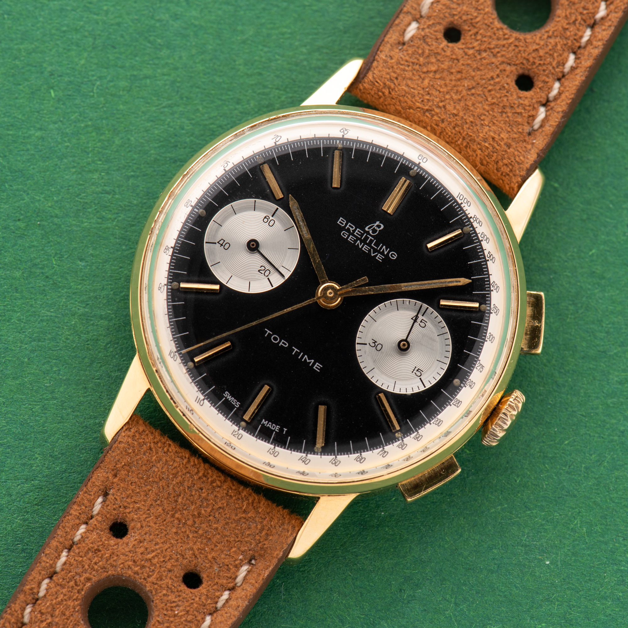 Zicht op Breitling Top Time Panda Chronograph Valjoux 7730 Ref 2003