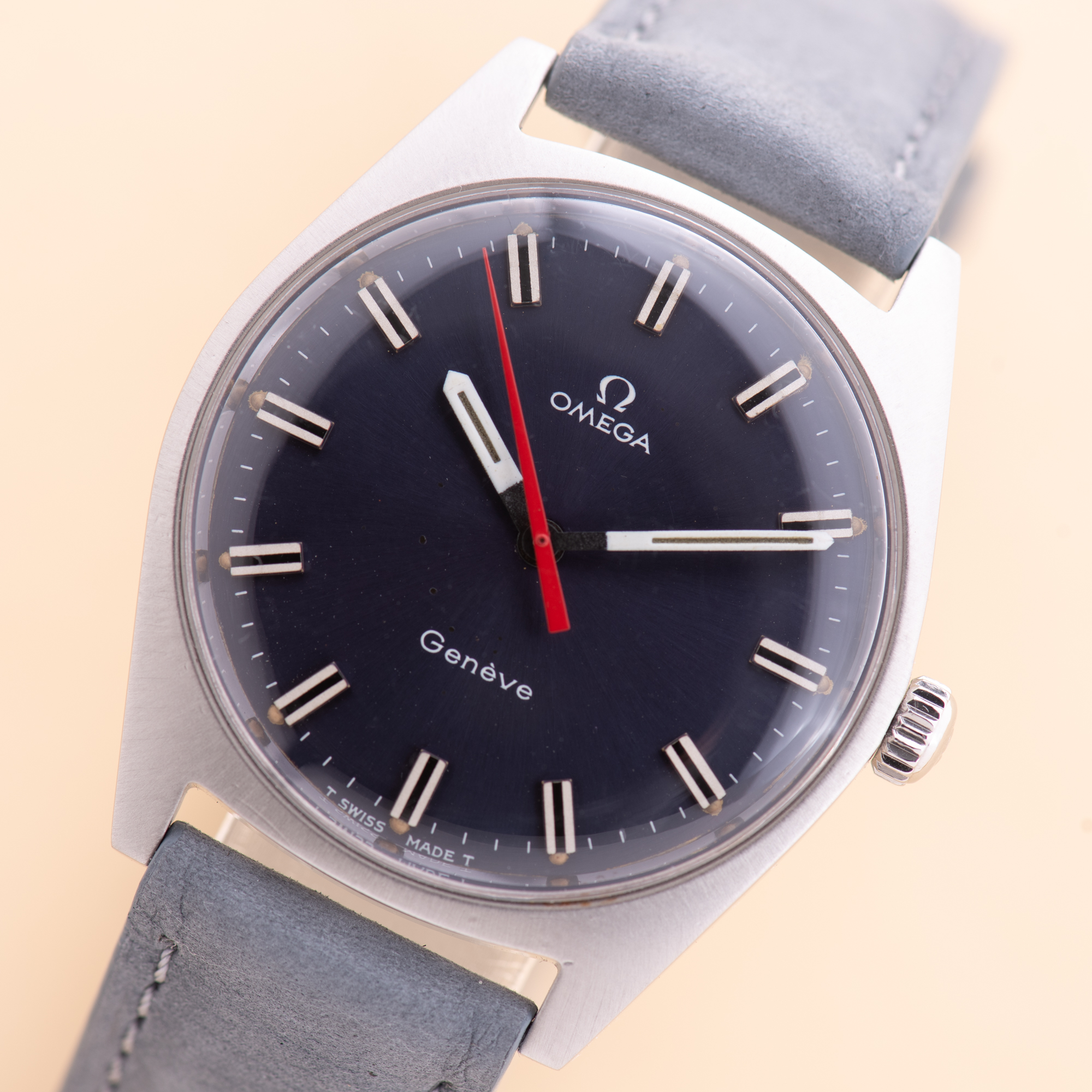 Zicht op Omega Genève blue dial Ultraman’ Réf 135.041