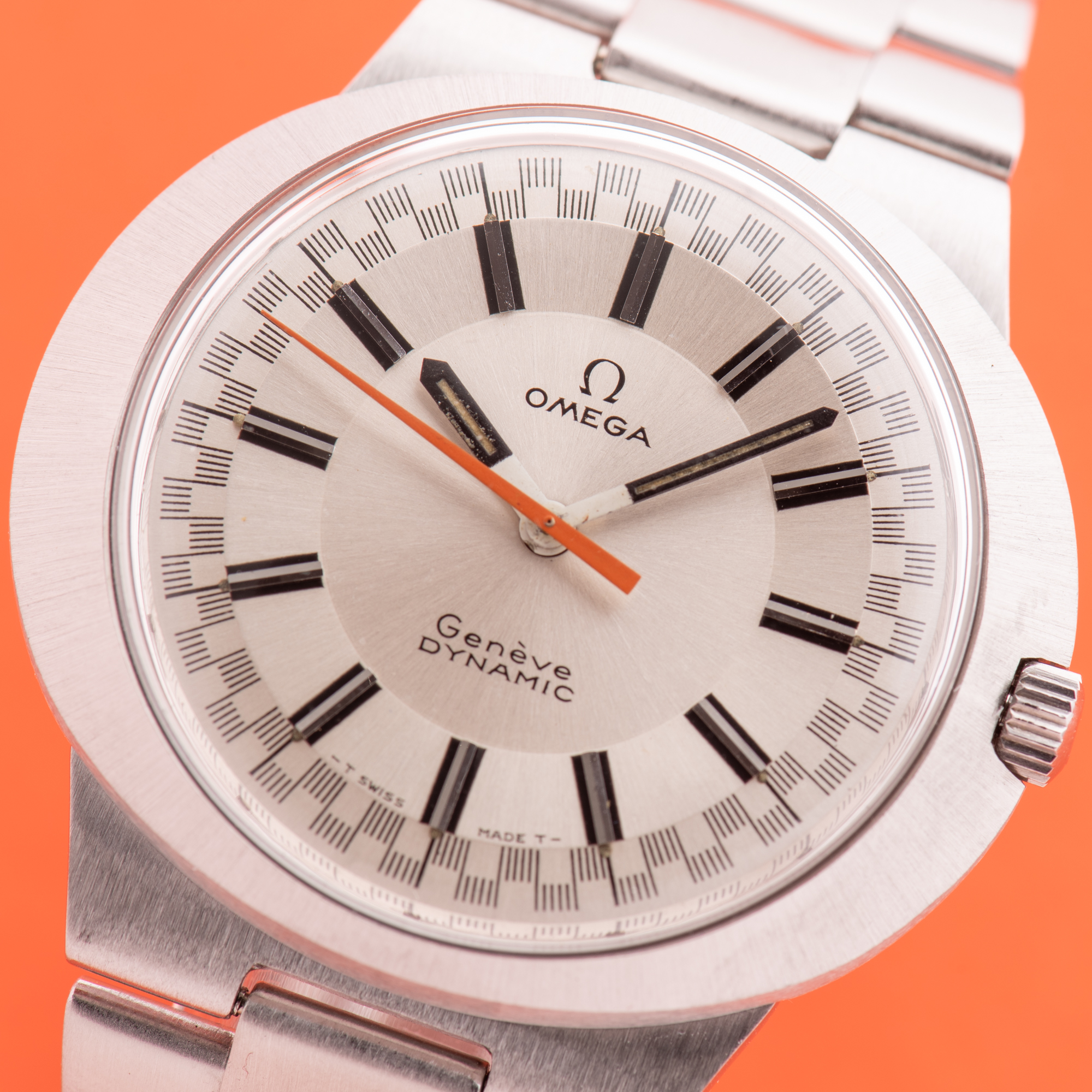 Vue de Omega Genève Dynamic Racing White Dial Réf 135.033