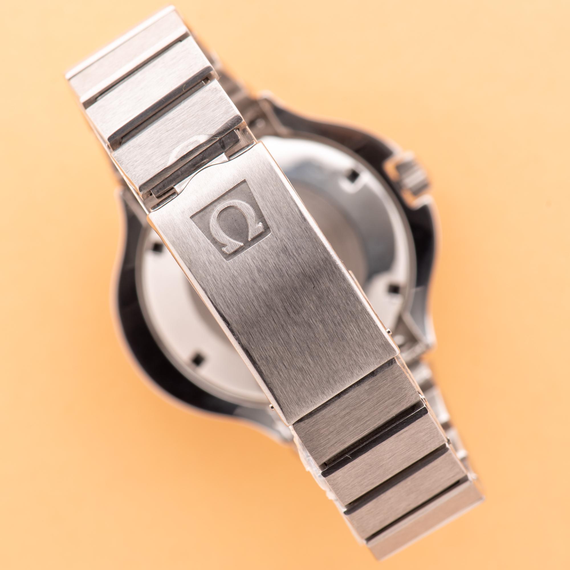 Vue de Omega Genève Stingray Cobra Automatic Date from 1972 Réf 166.121