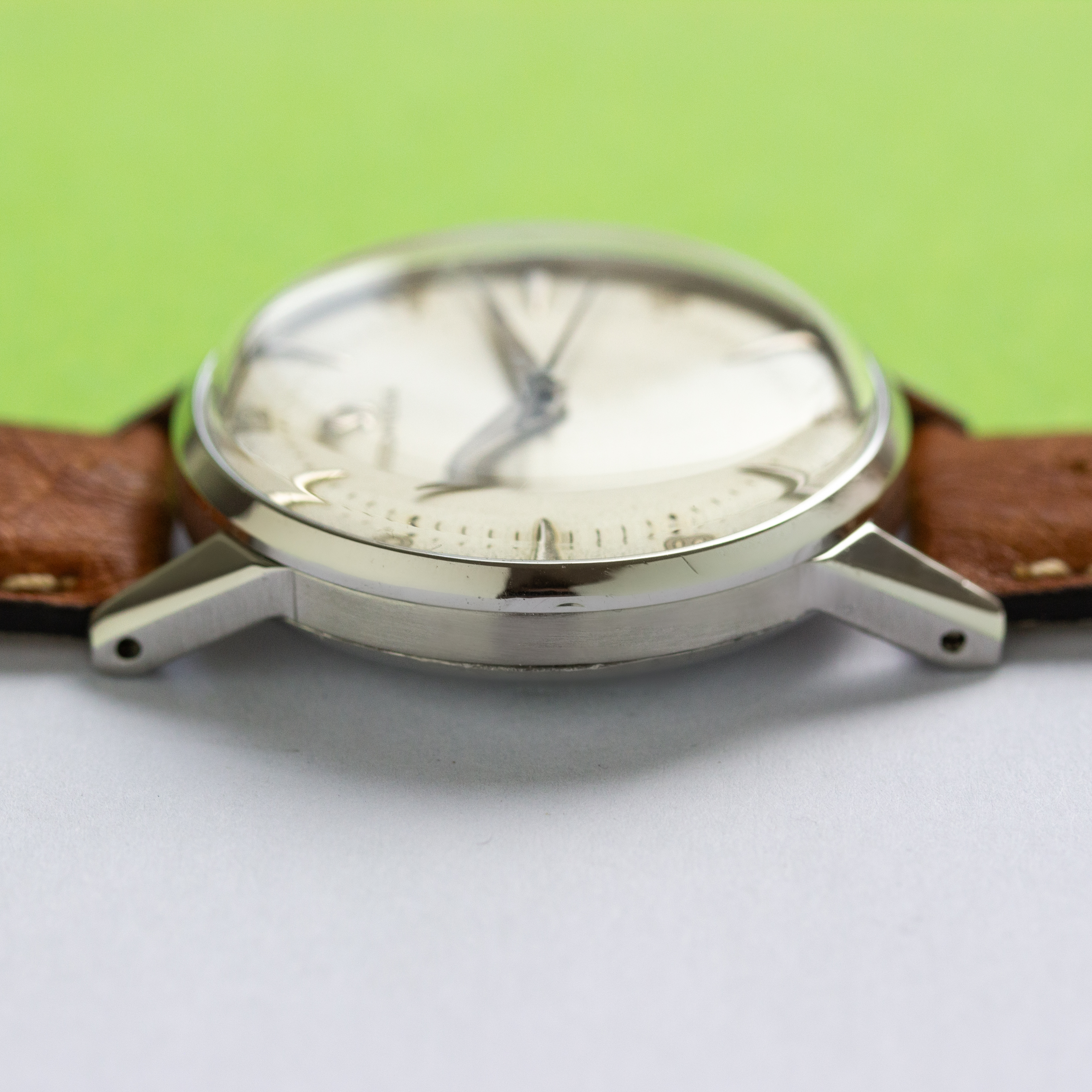 Vue de Omega Dress Watch Centre Seconds Two Tone Dial réf 2496