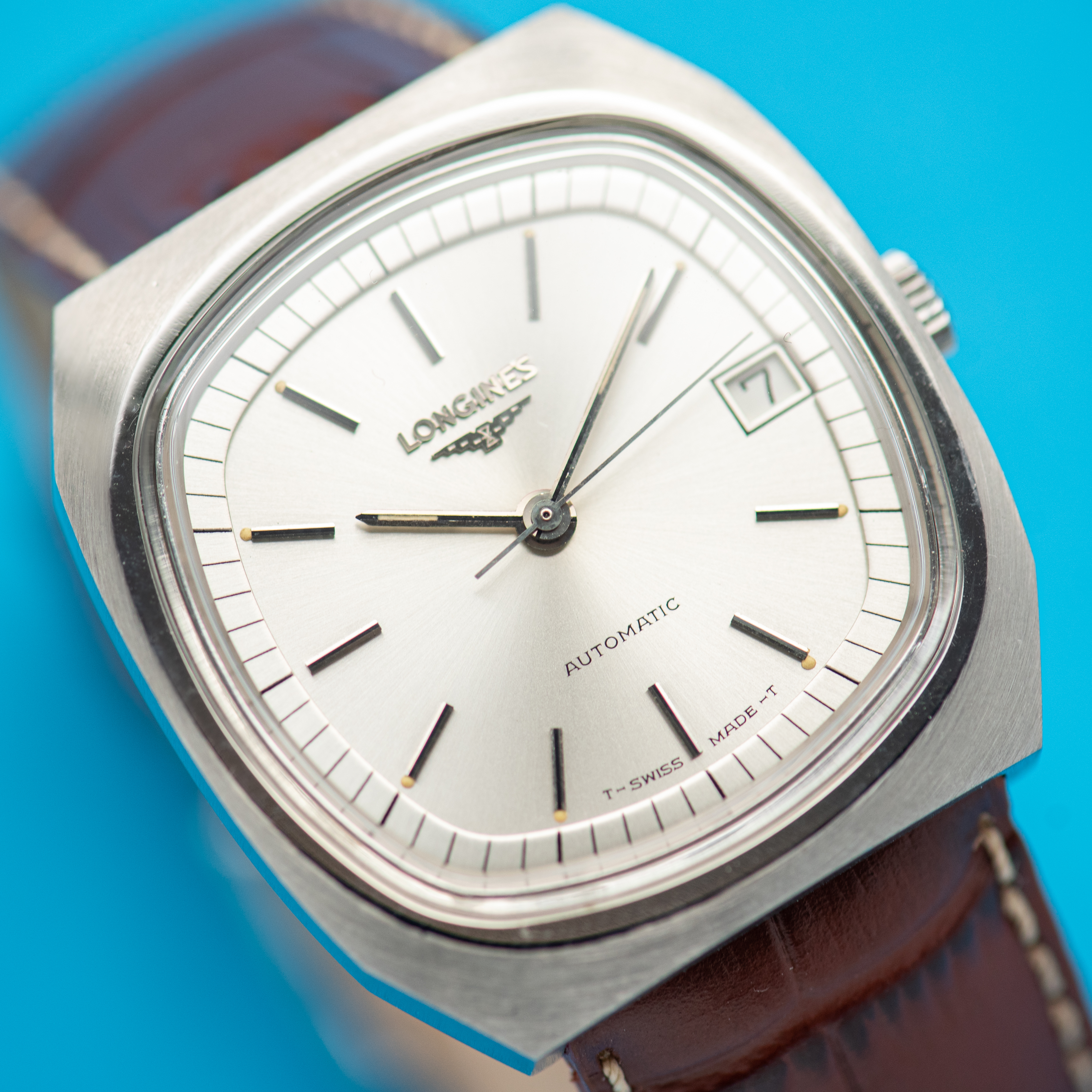 View of Longines Automatic Date Elegant Big Réf 2365 1970s