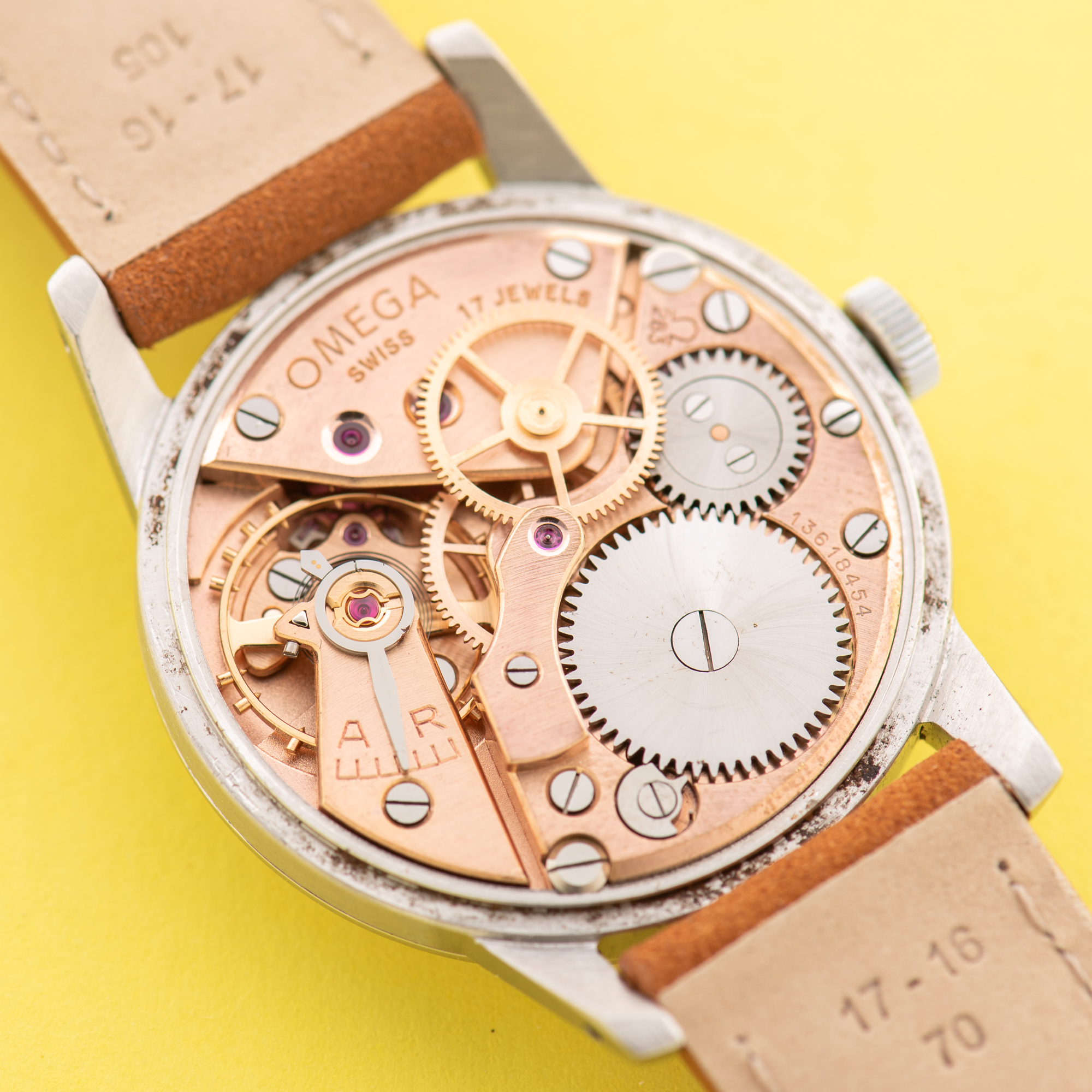 Vue de Omega Dress Watch Centre Seconds Arabic Dial from 1953 réf 2496
