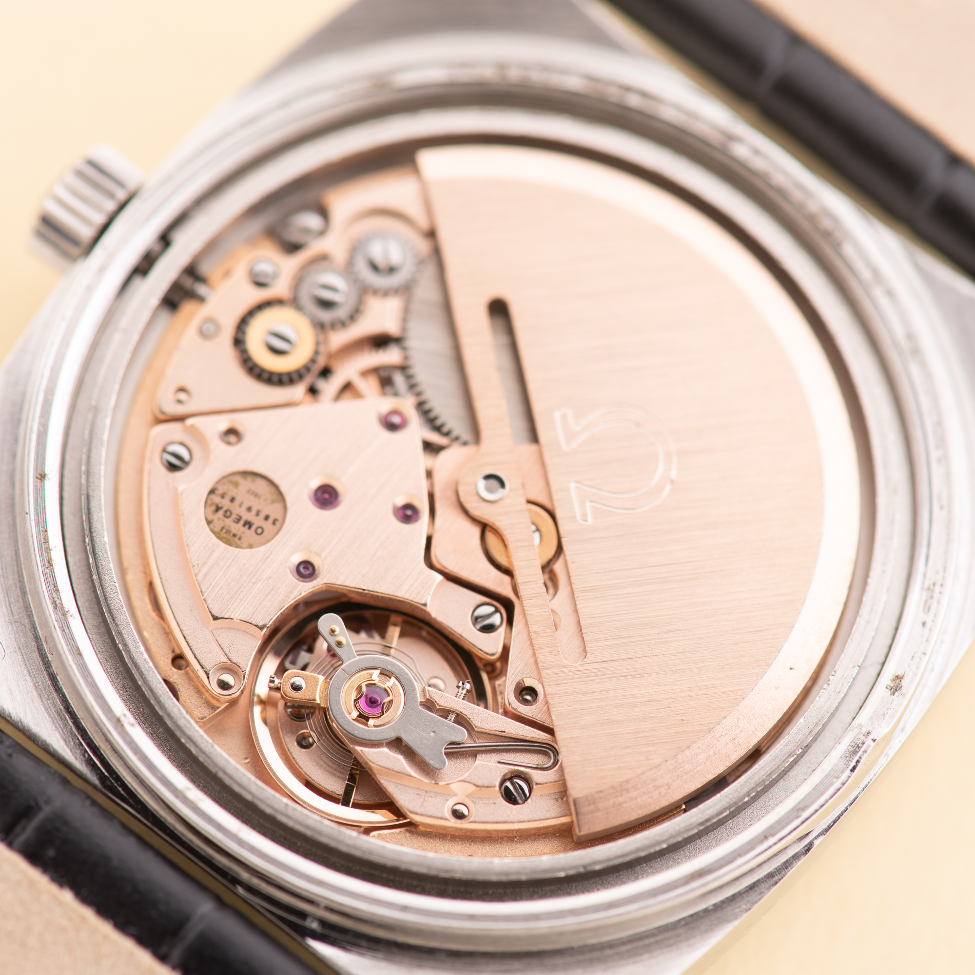 Vue de Omega Genève Automatic Day Date Matt Black from 1974 Réf 166.0188