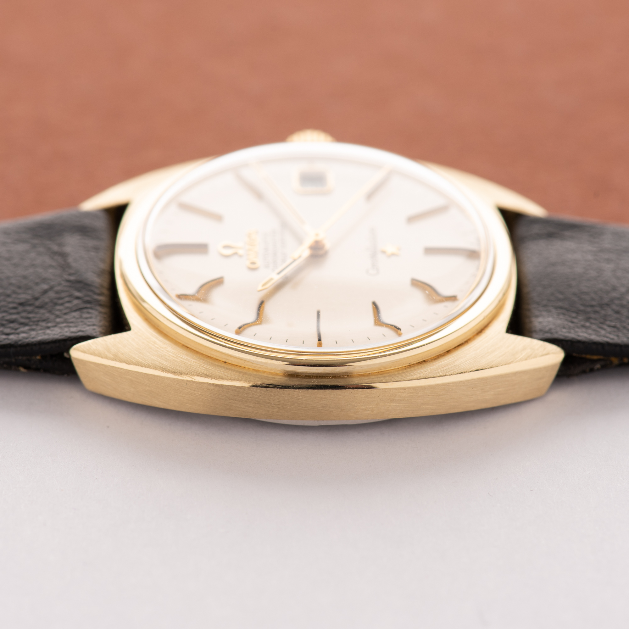 Vue de Omega Constellation Chronometer C-shape 14K Gold capped from 1966 Réf 168.017