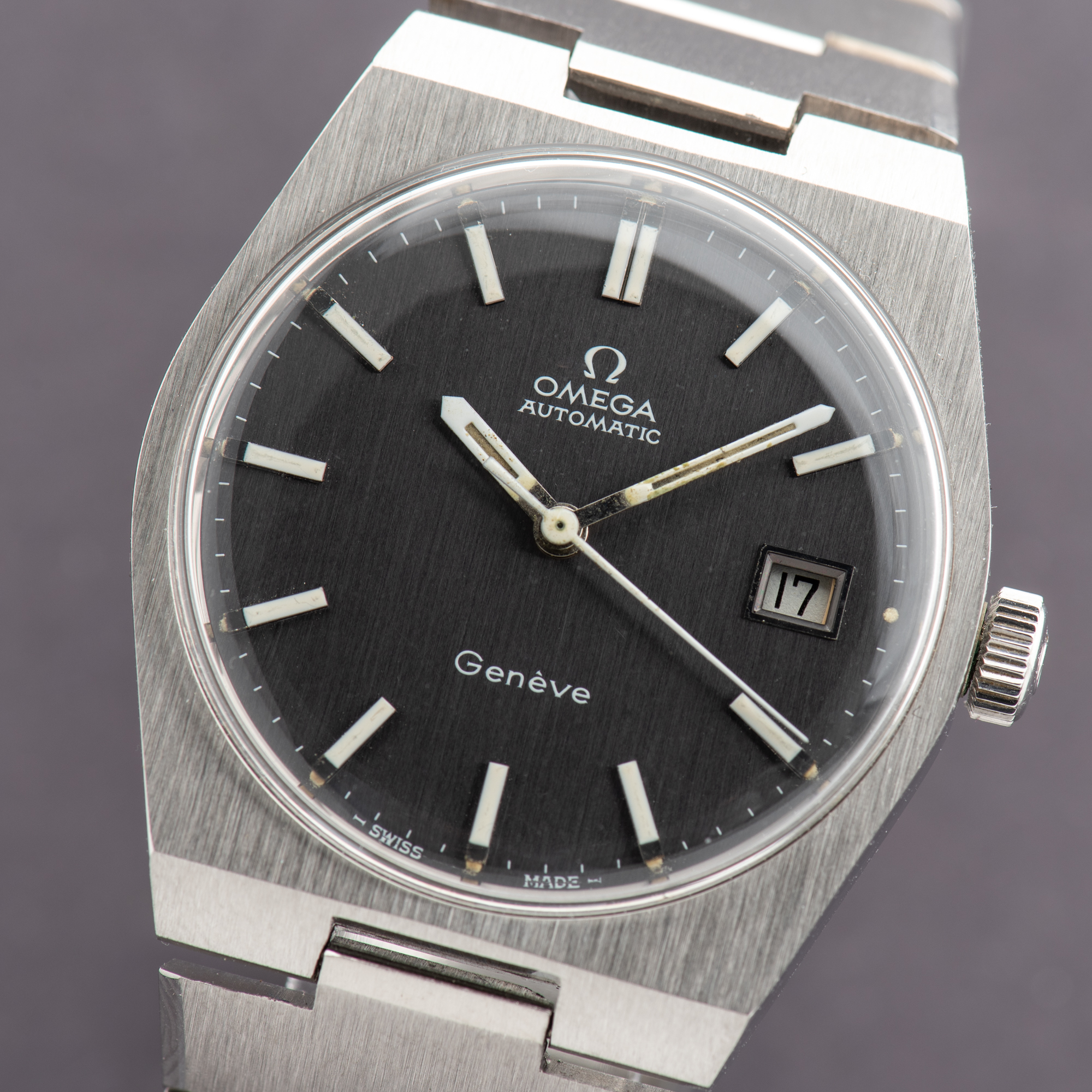 View of Omega Genève Automatic Date Grey Dial from 1972 Ref 166.099
