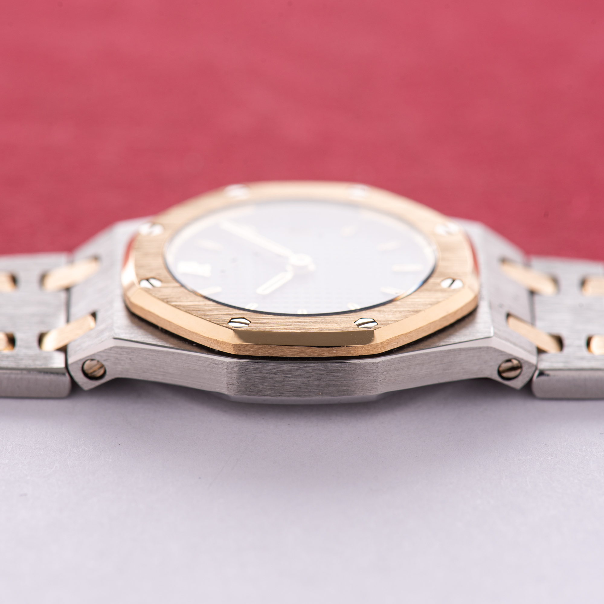 Vue de Audemars Piguet Royal Oak Lady Date 26 Gold / Steel circa 1992 Réf 66270SA