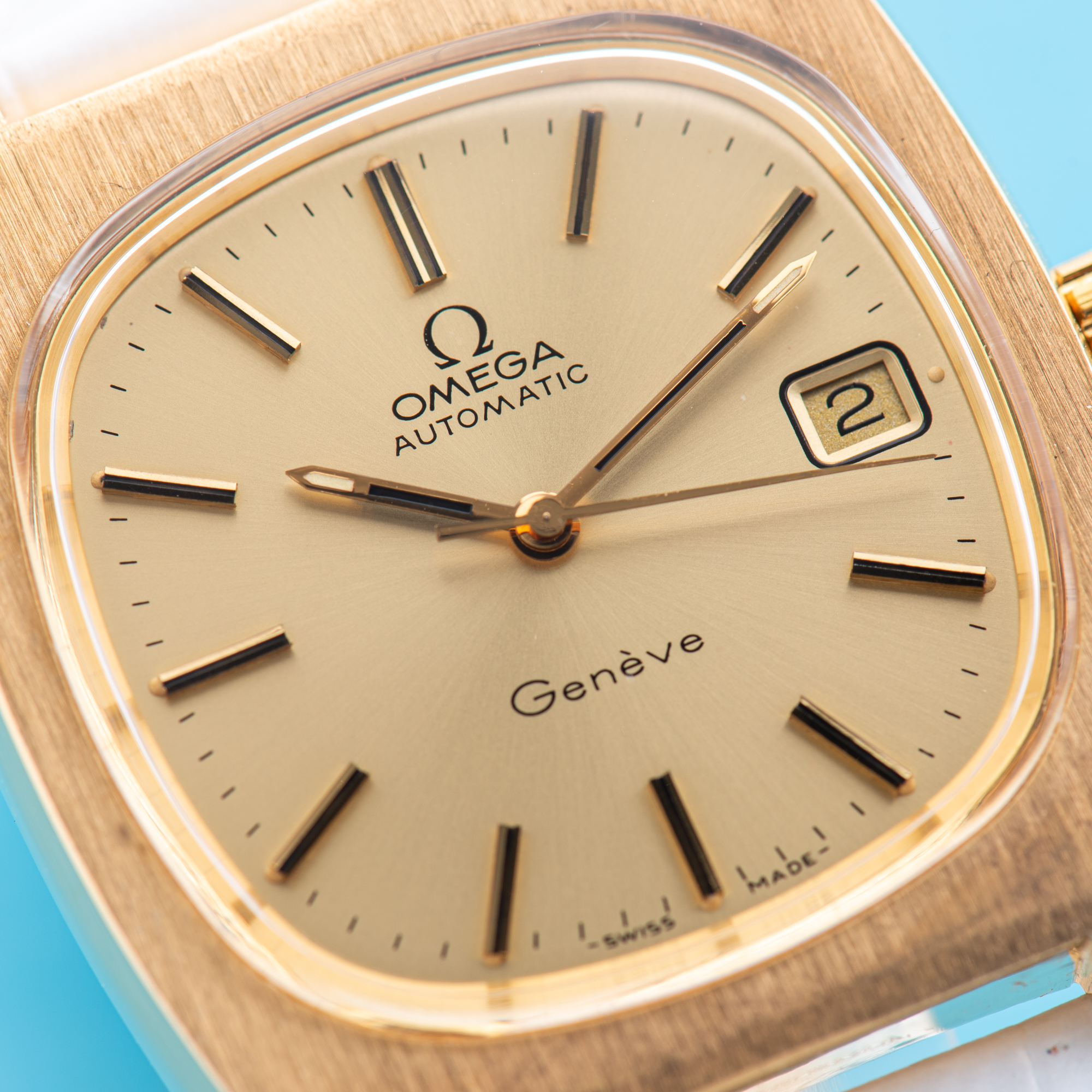 Vue de Omega Genève Automatic Date Champagne TV Case From 1973 Réf 166.0190