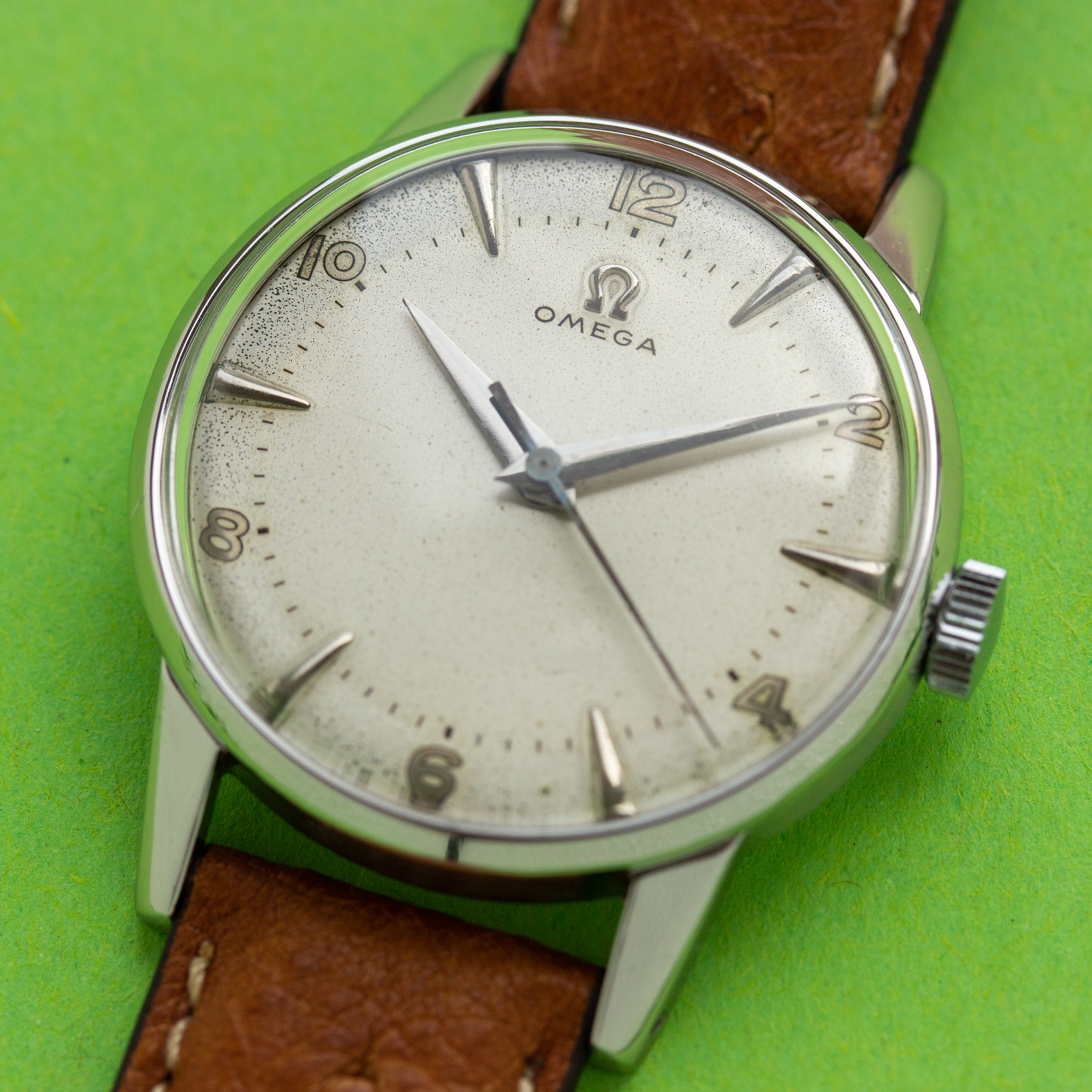 Vue de Omega Dress Watch Centre Seconds Two Tone Dial réf 2496
