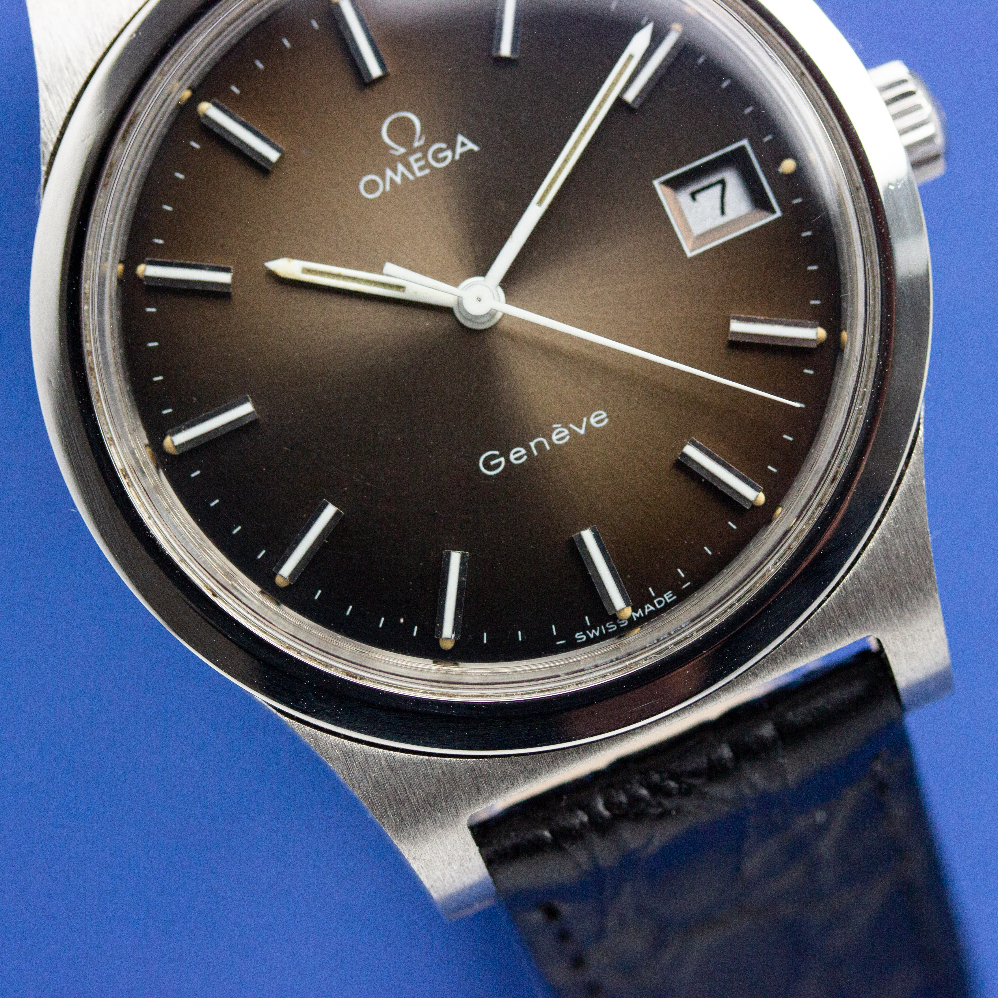 View of Omega Genève Date Vignette Brown Réf 136.0102