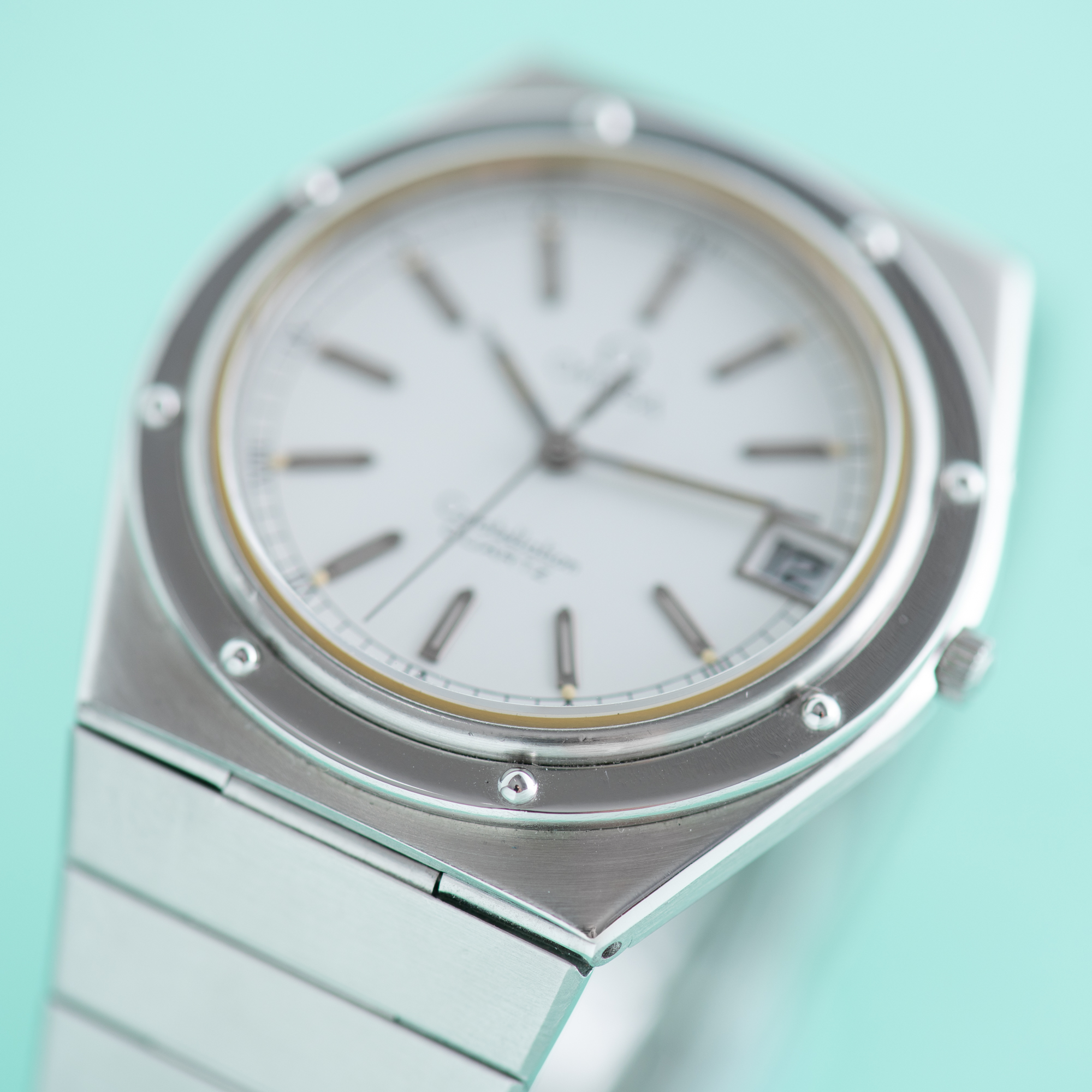 Zicht op Omega Constellation Quartz Marine 'Porthole' Super Rare cal 1332 Réf 396.0147