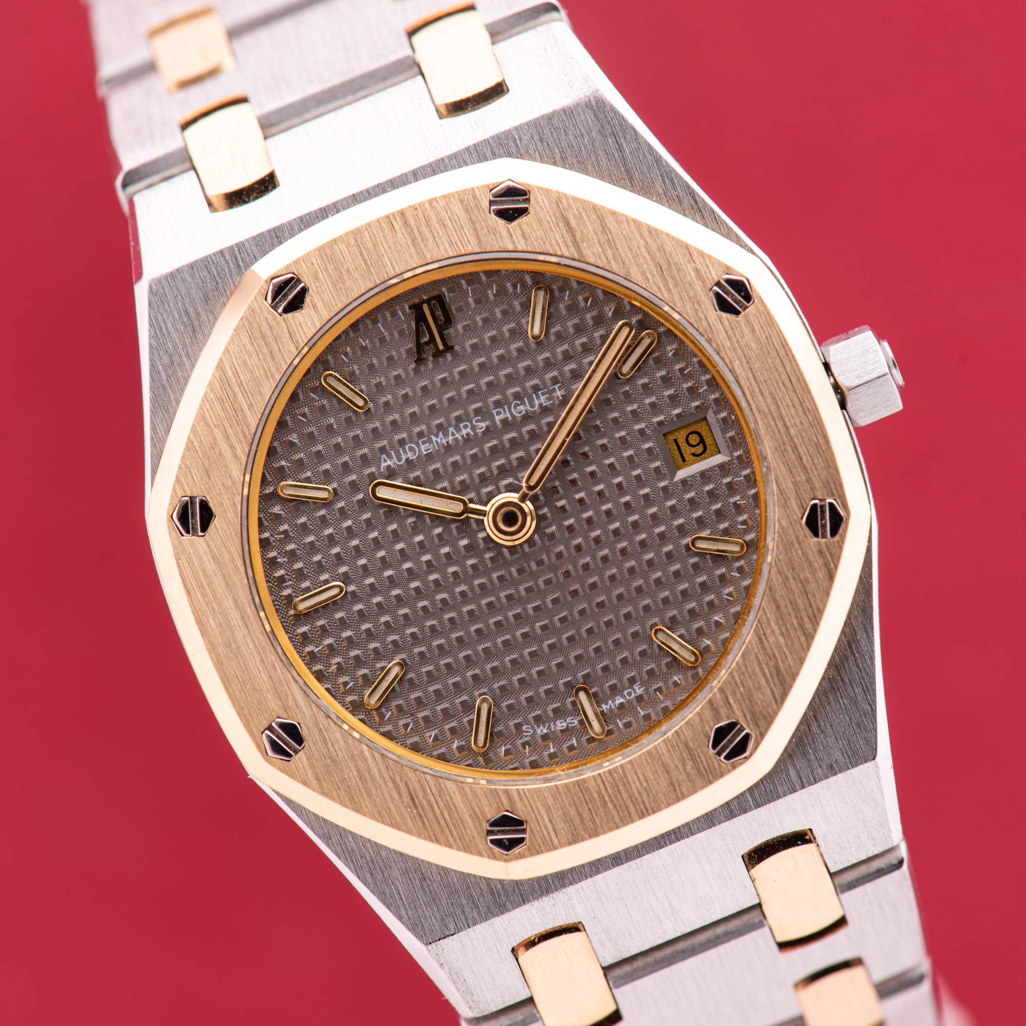 Vue de Audemars Piguet Royal Oak Lady Date 26 Gold / Steel circa 1992 Réf 66270SA