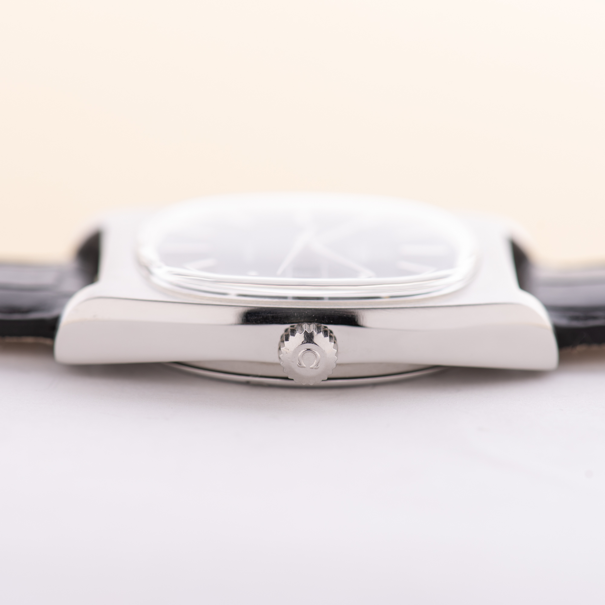 Vue de Omega Genève Automatic Day Date Matt Black from 1974 Réf 166.0188