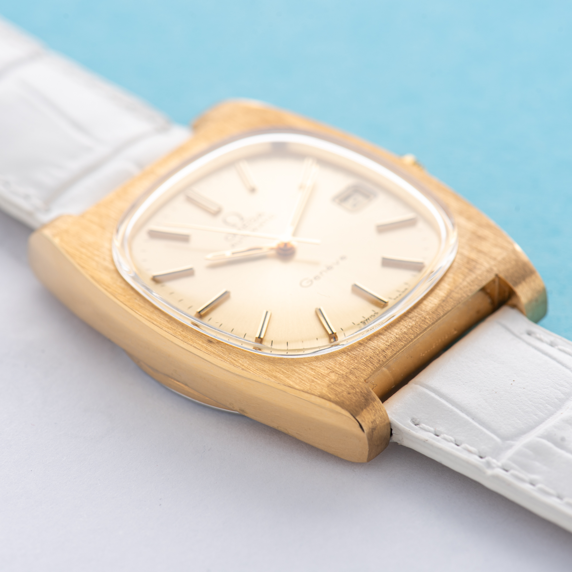 Vue de Omega Genève Automatic Date Champagne TV Case From 1973 Réf 166.0190