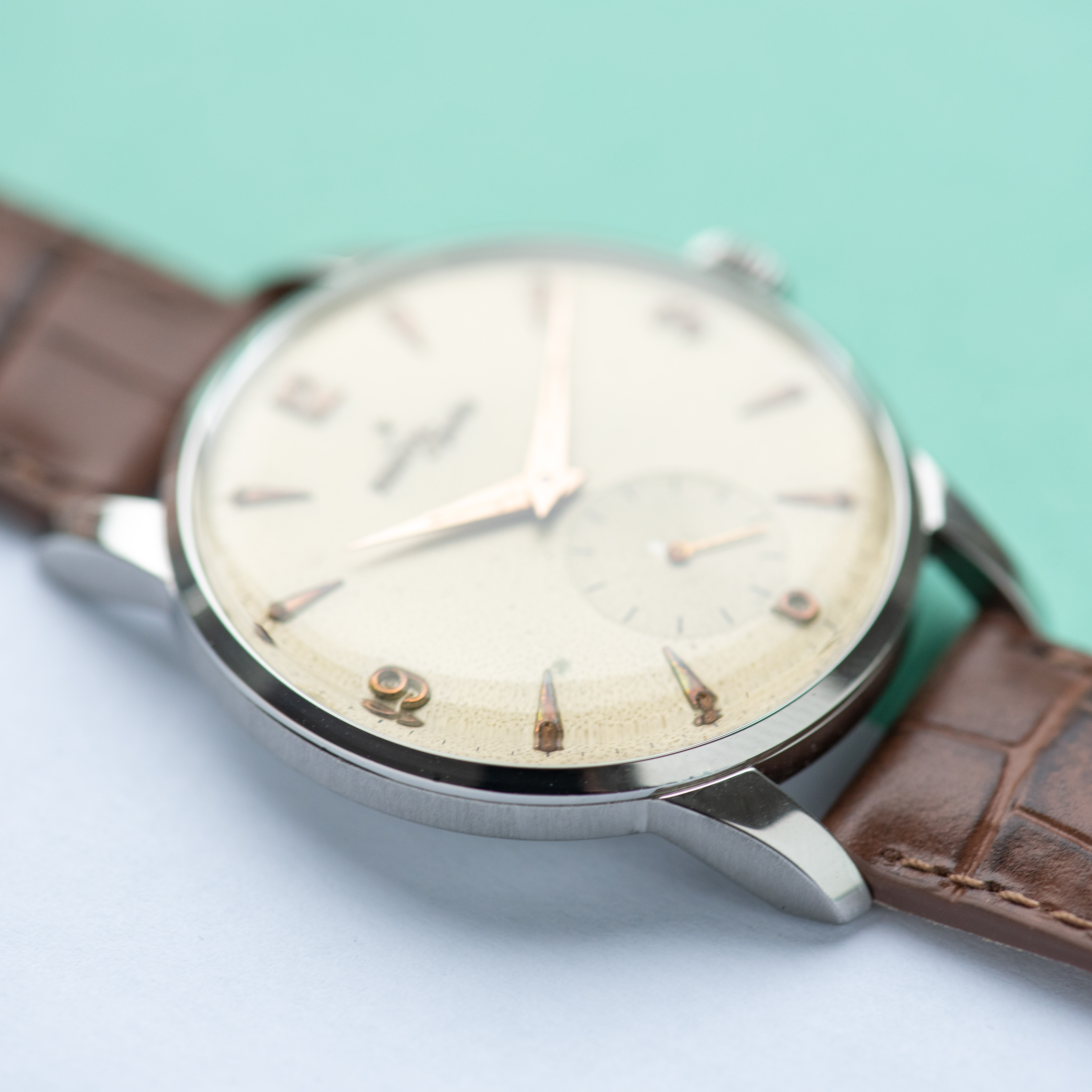 Zicht op Zenith Sporto Oversize Big Dress Watch Ref 9893 uit 1956