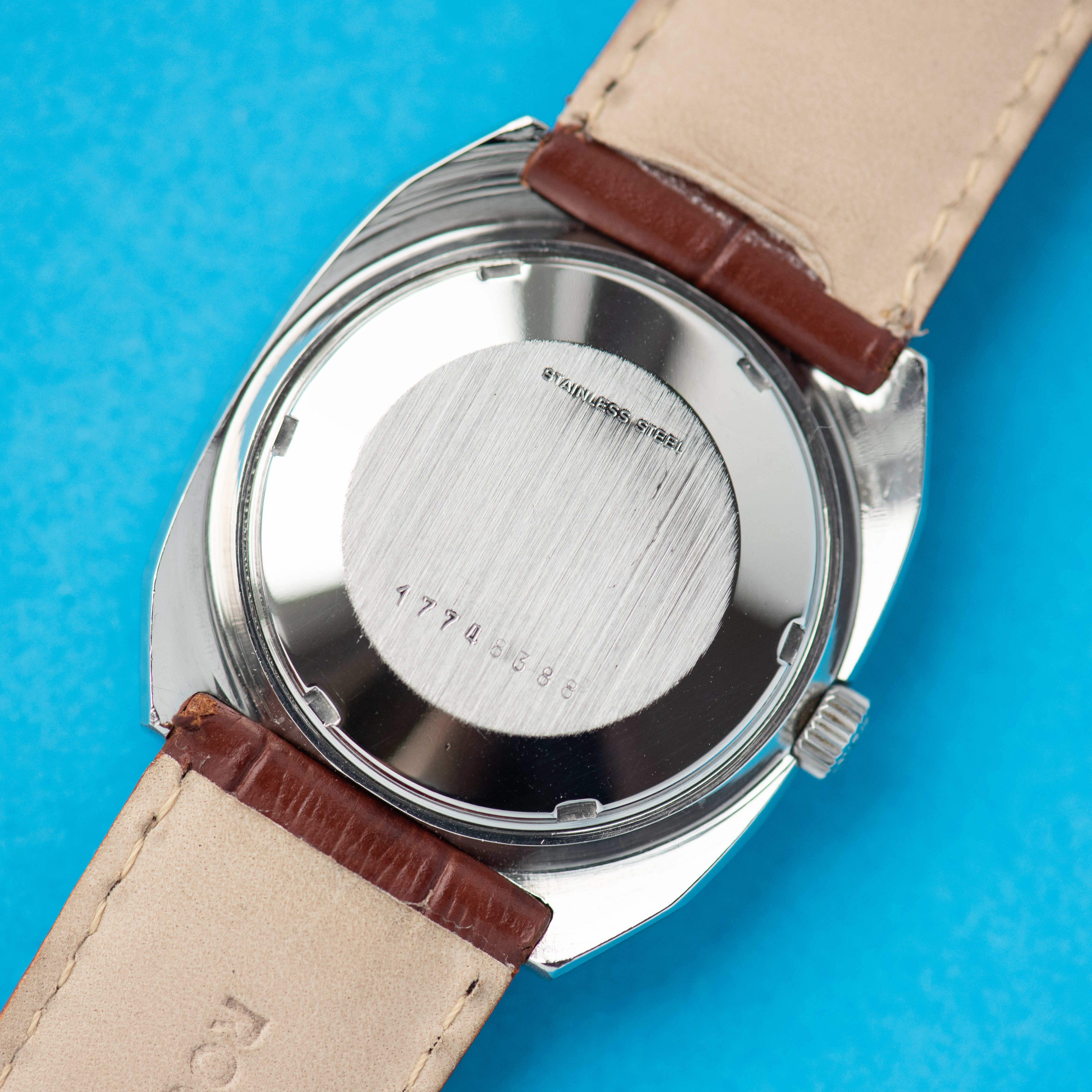 View of Longines Automatic Date Elegant Big Réf 2365 1970s