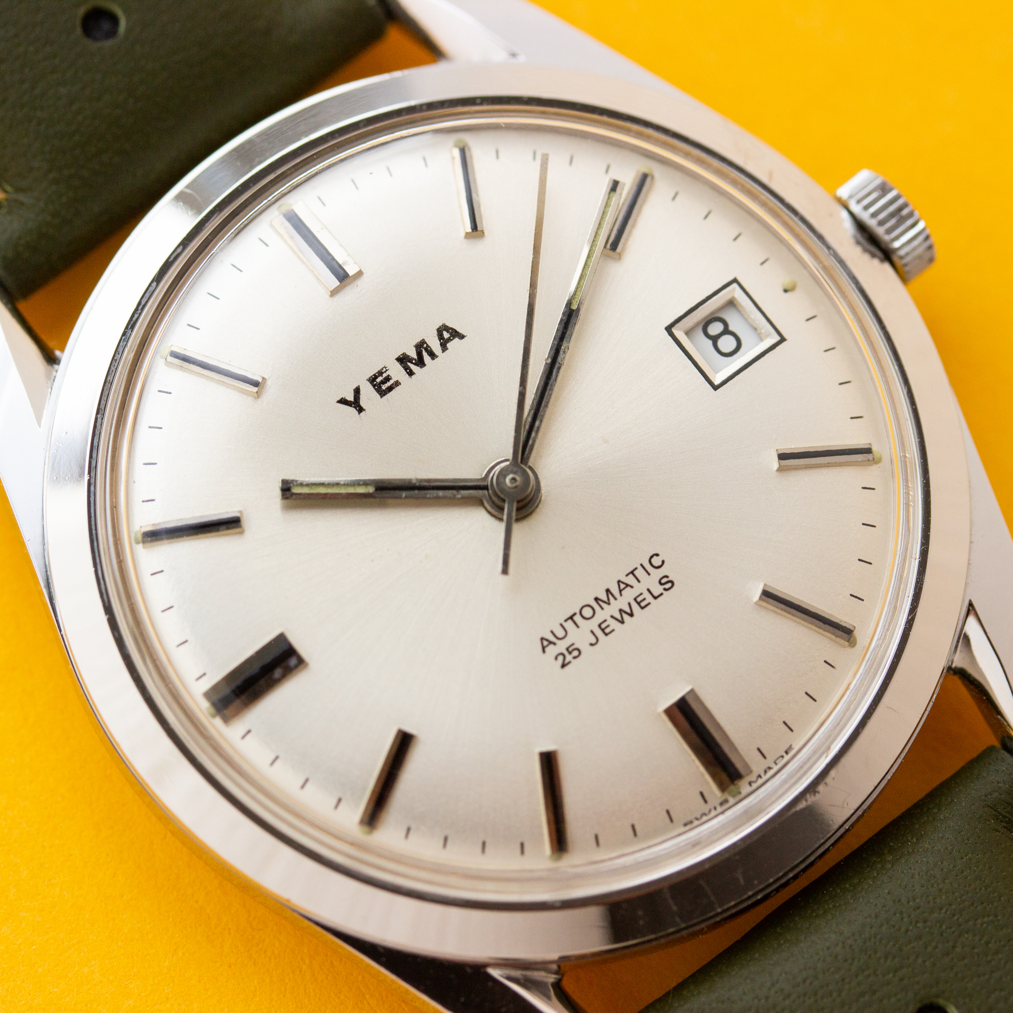 Vue de Yema Dress Automatic Date 25 Jewels
