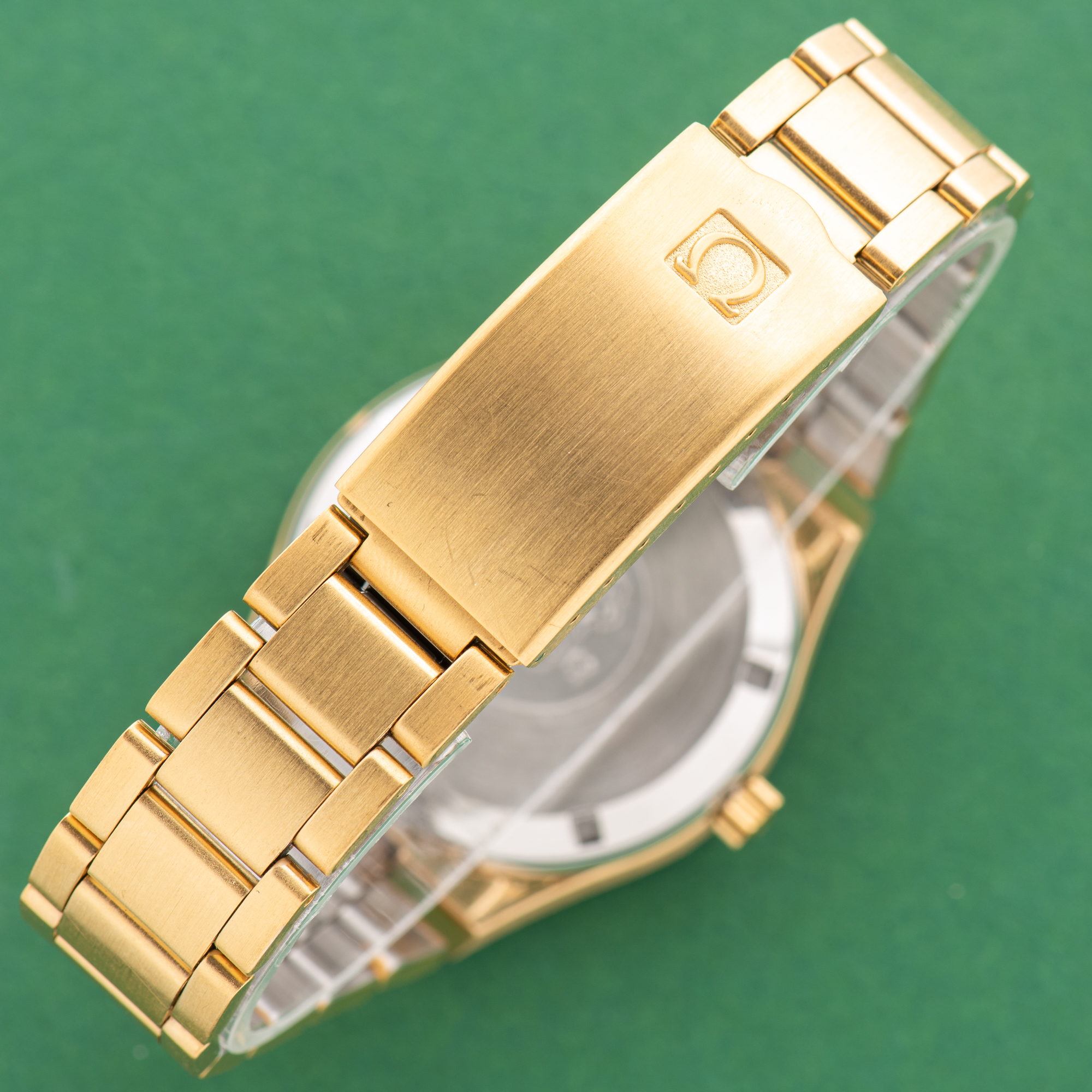 Zicht op Omega Seamaster Automatic 'Cosmic 2000' uit 1977 Ref 166.023