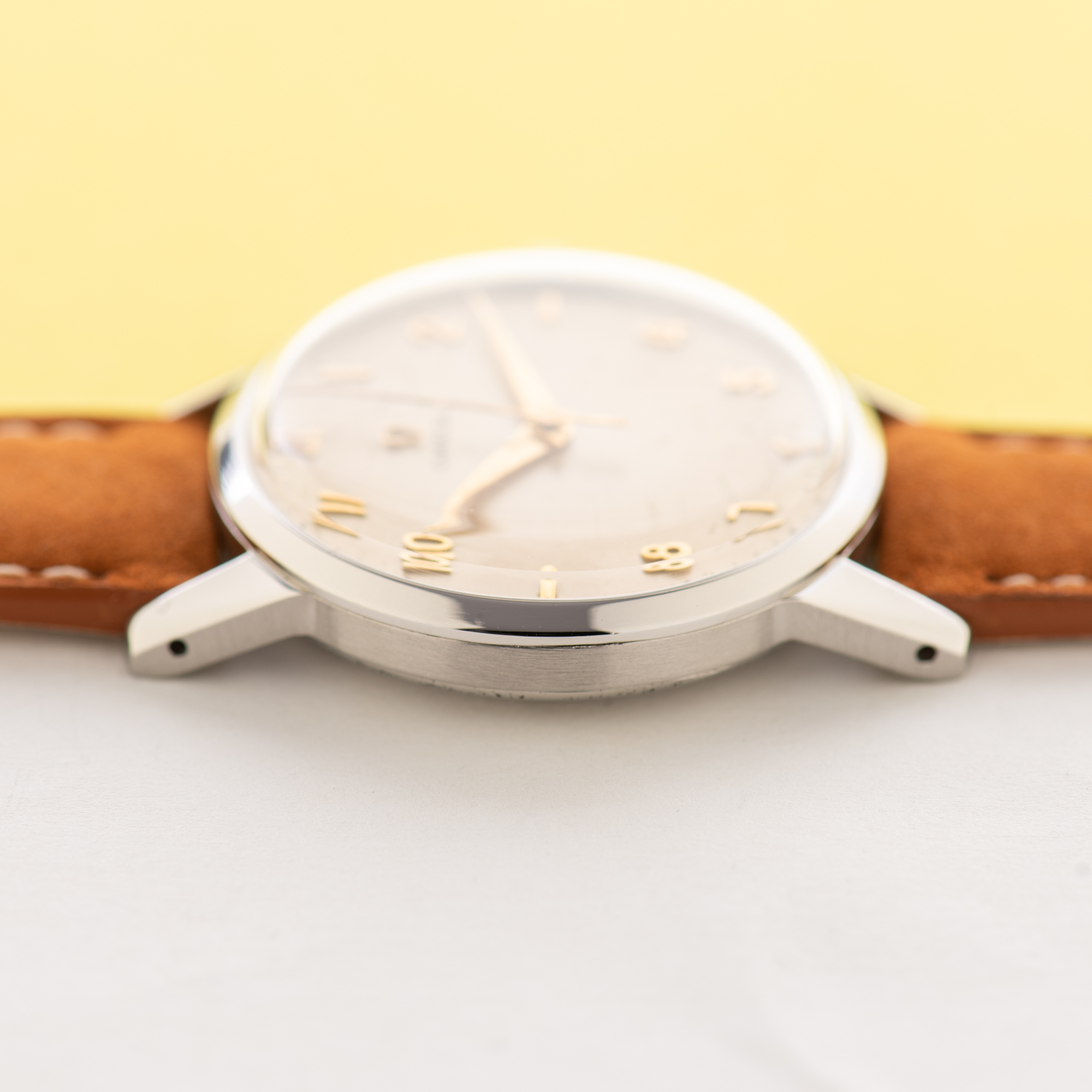 Vue de Omega Dress Watch Centre Seconds Arabic Dial from 1953 réf 2496
