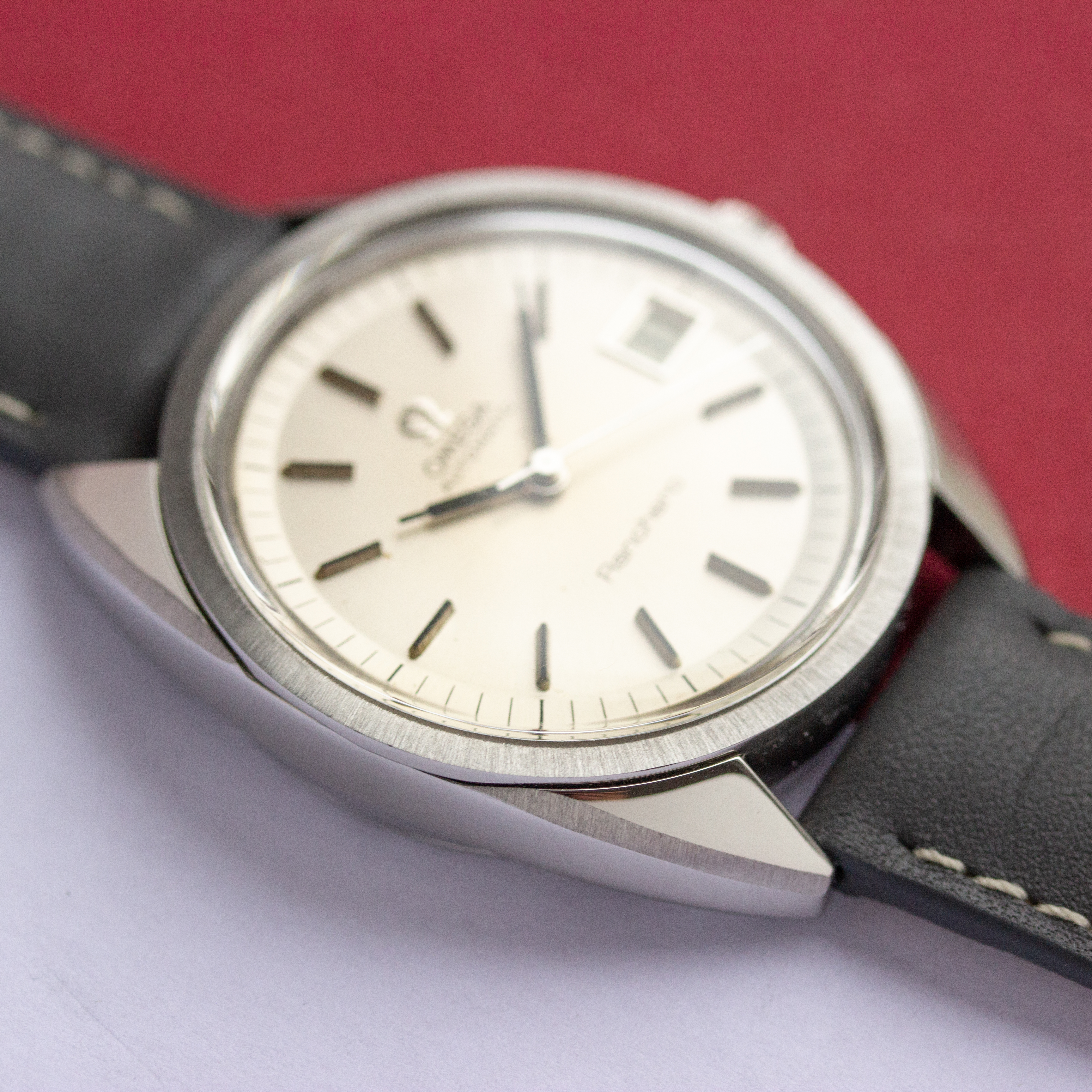 Vue de Omega Ranchero Automatic Date Belgian market Réf 166.0218