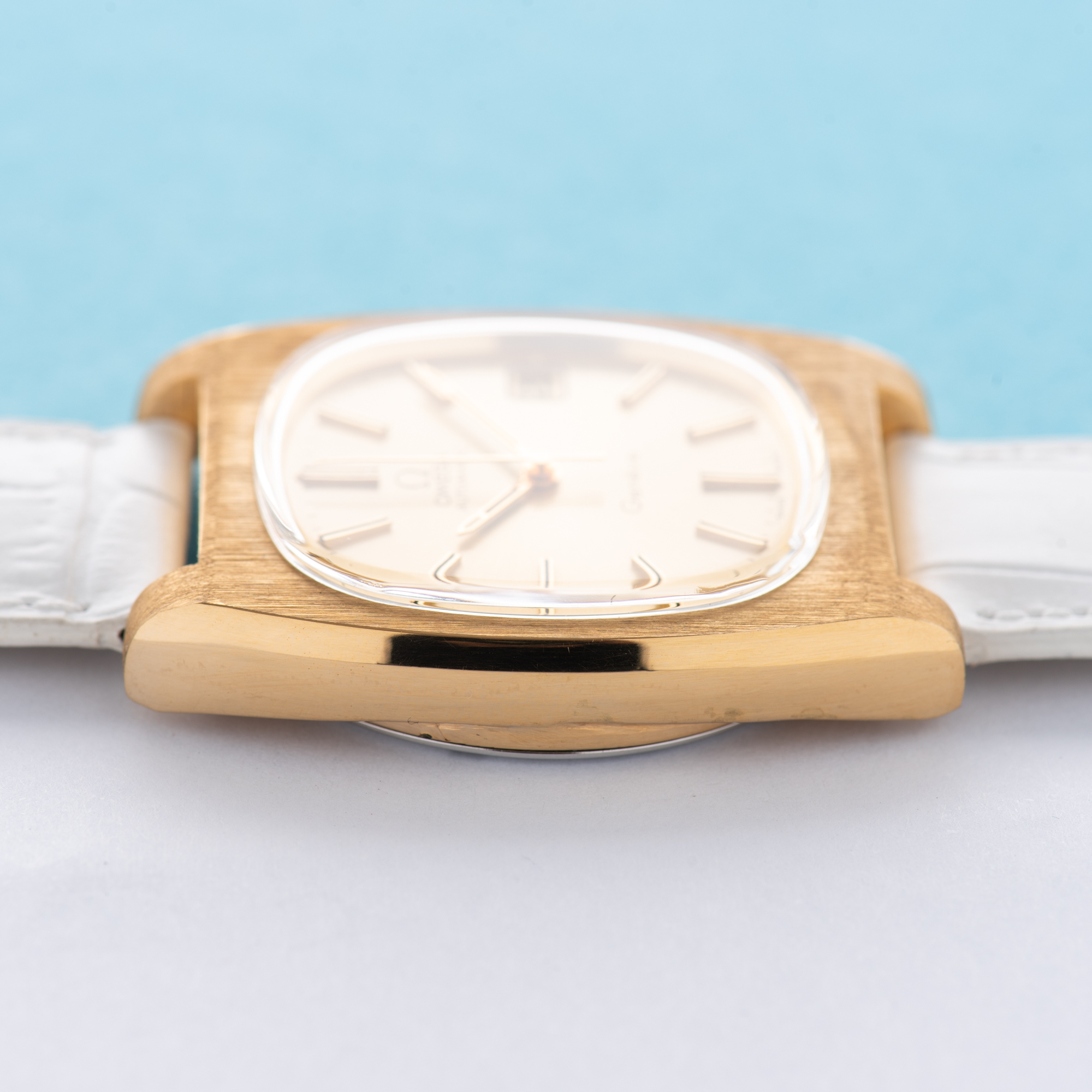 Vue de Omega Genève Automatic Date Champagne TV Case From 1973 Réf 166.0190