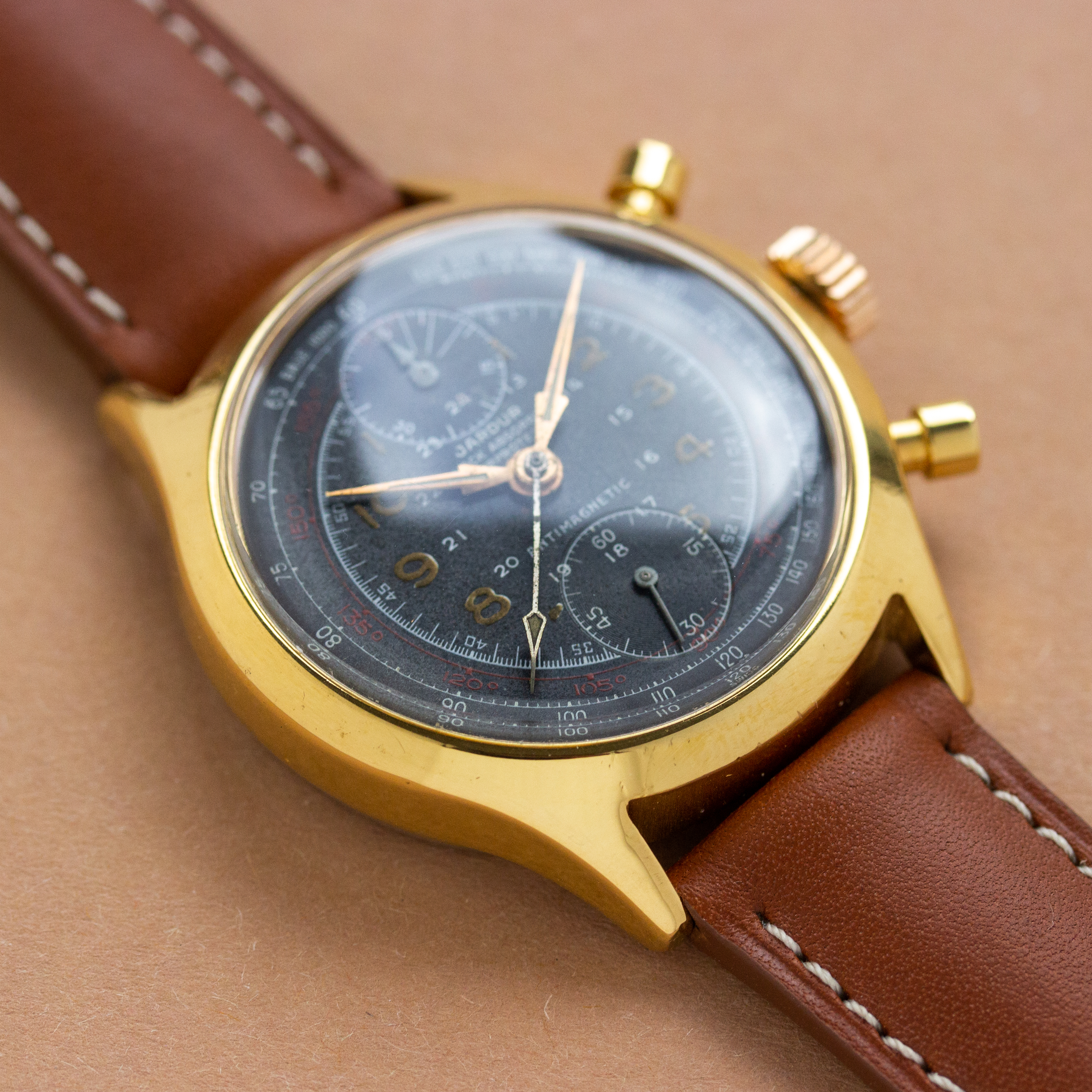 Vue de Jardur Up Down Jumbo Black Radium Military Chronograph Réf 3032