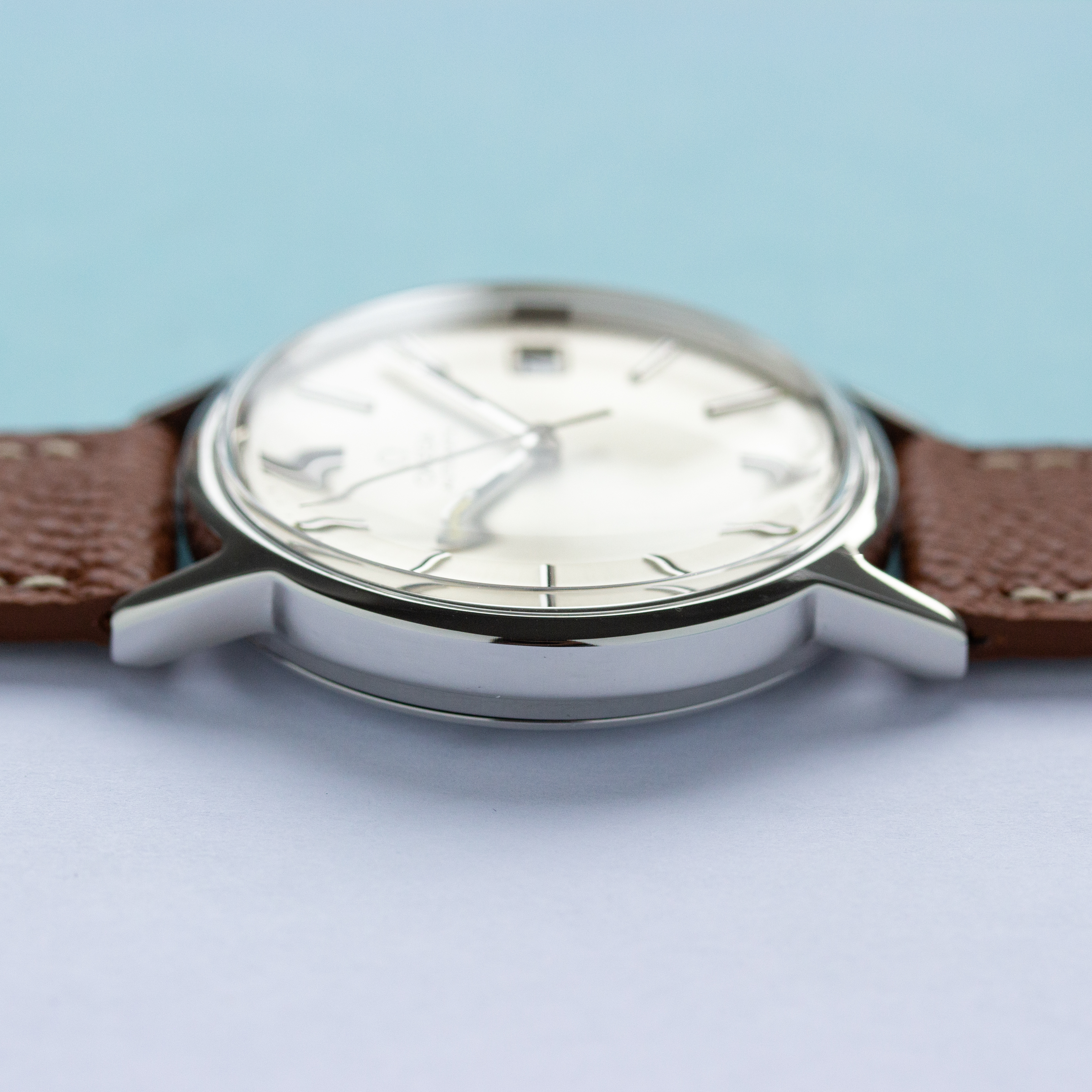 Vue de Omega Automatic Date Réf 166.0163 Rare Boiter HF Hugine Freres