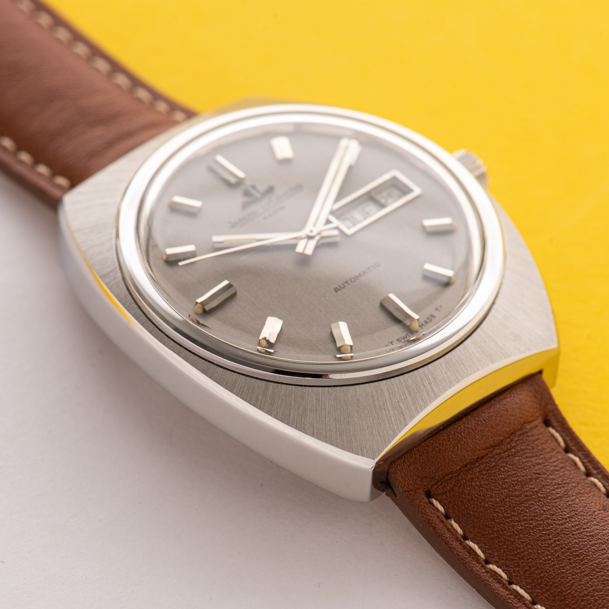Vue de Jaeger LeCoultre Club Automatic Day Date Acier Réf E0300505