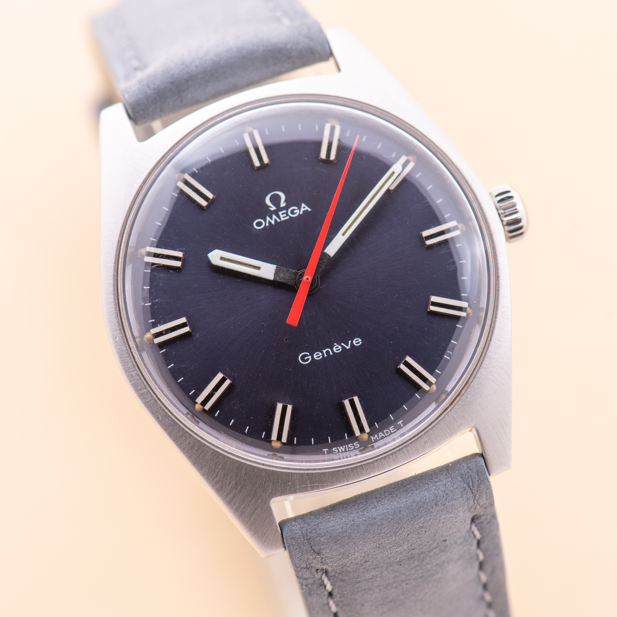 Zicht op Omega Genève blue dial Ultraman’ Réf 135.041