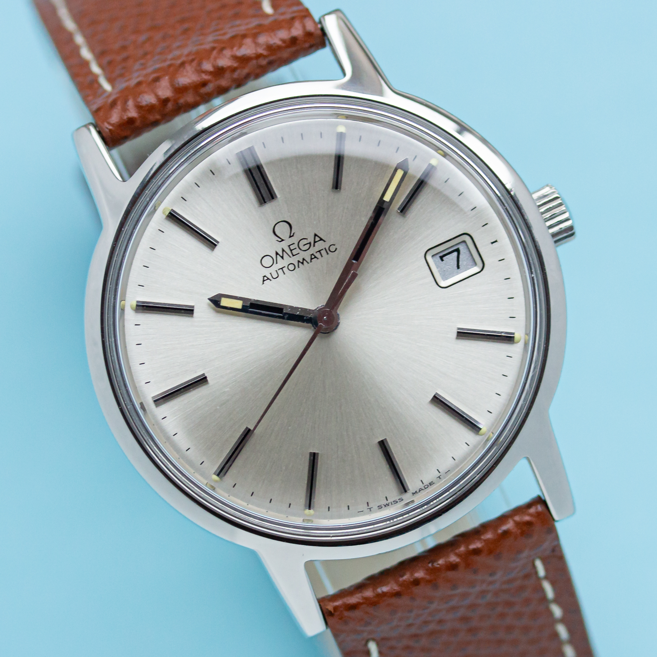 Vue de Omega Automatic Date Réf 166.0163 Rare Boiter HF Hugine Freres