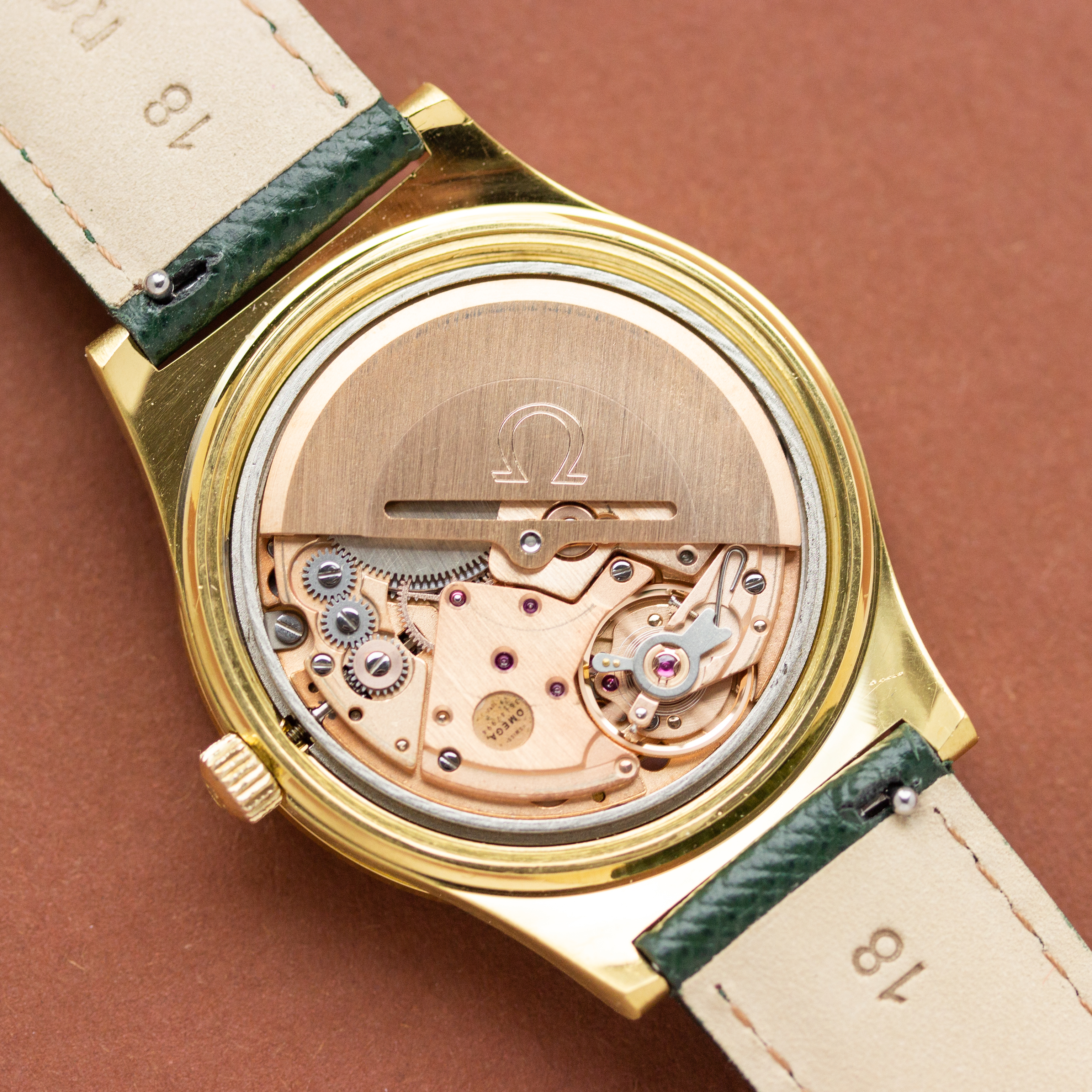 Zicht op Omega Genève Automatic Date Bréguet dial Ref 166.068 uit 1973