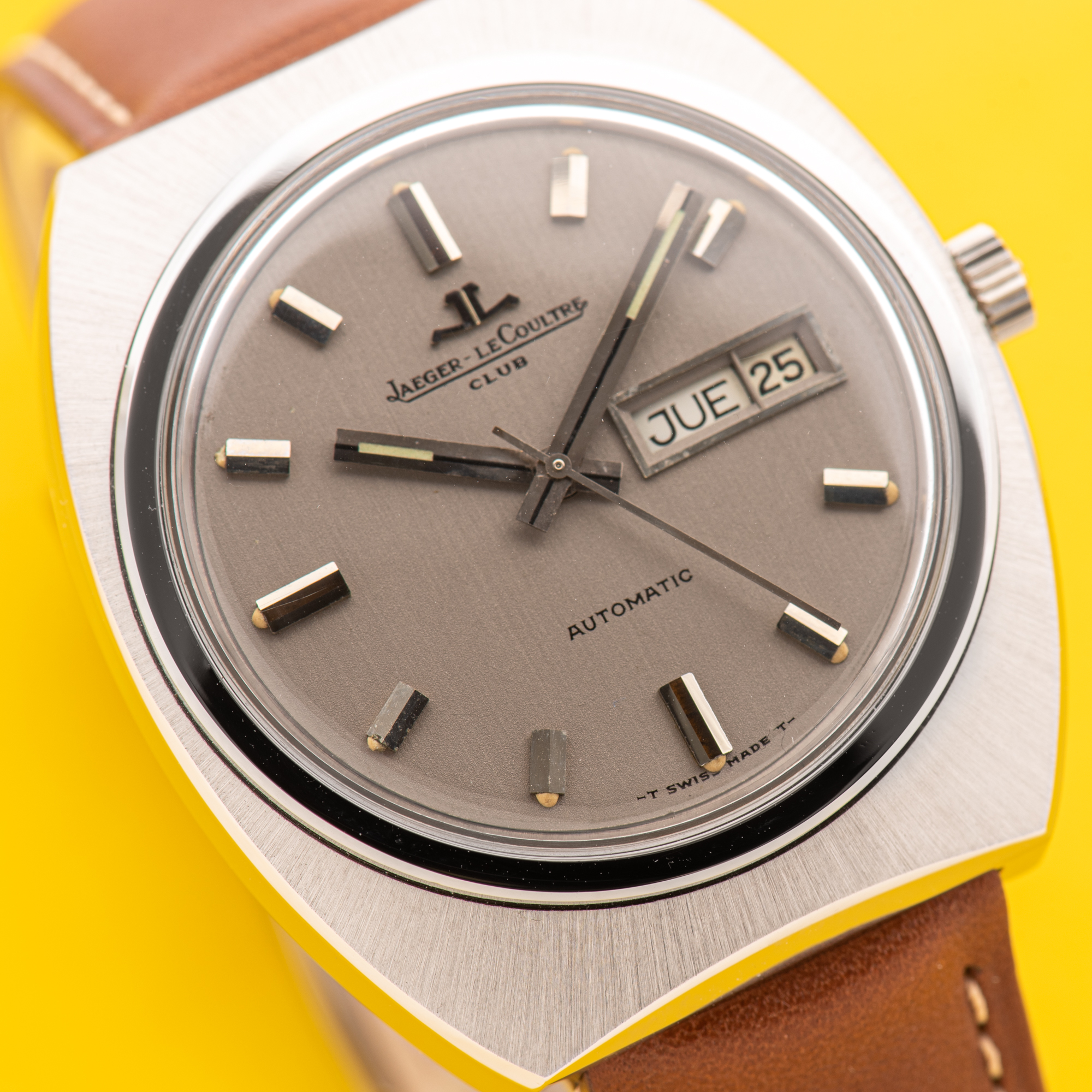 Vue de Jaeger LeCoultre Club Automatic Day Date Acier Réf E0300505