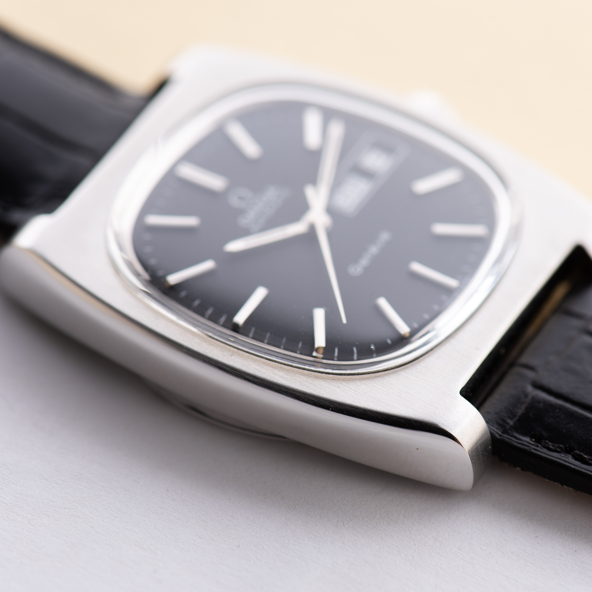 Vue de Omega Genève Automatic Day Date Matt Black from 1974 Réf 166.0188