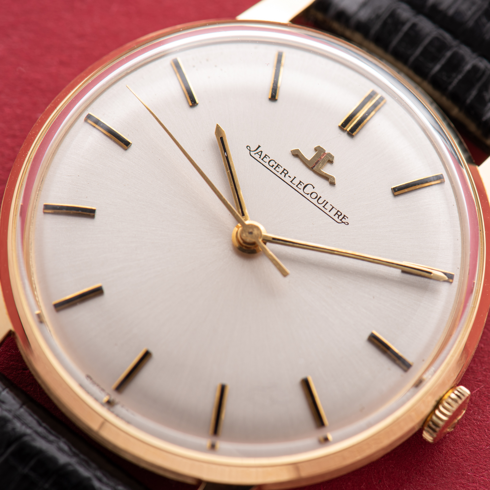View of Jaeger LeCoultre Dress Watch Gold 18K Full Set from 1967 cal K885 Réf 21007